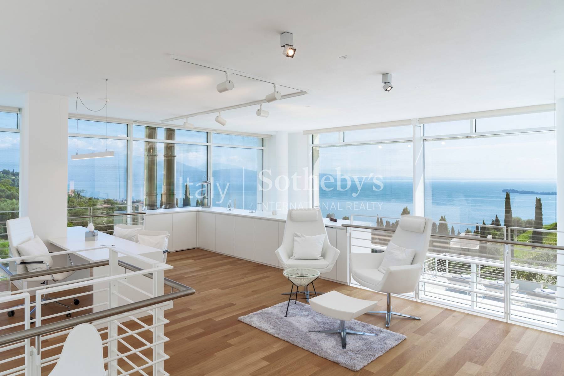  Lake view villa designed by architect Richard Meier - 物件實景