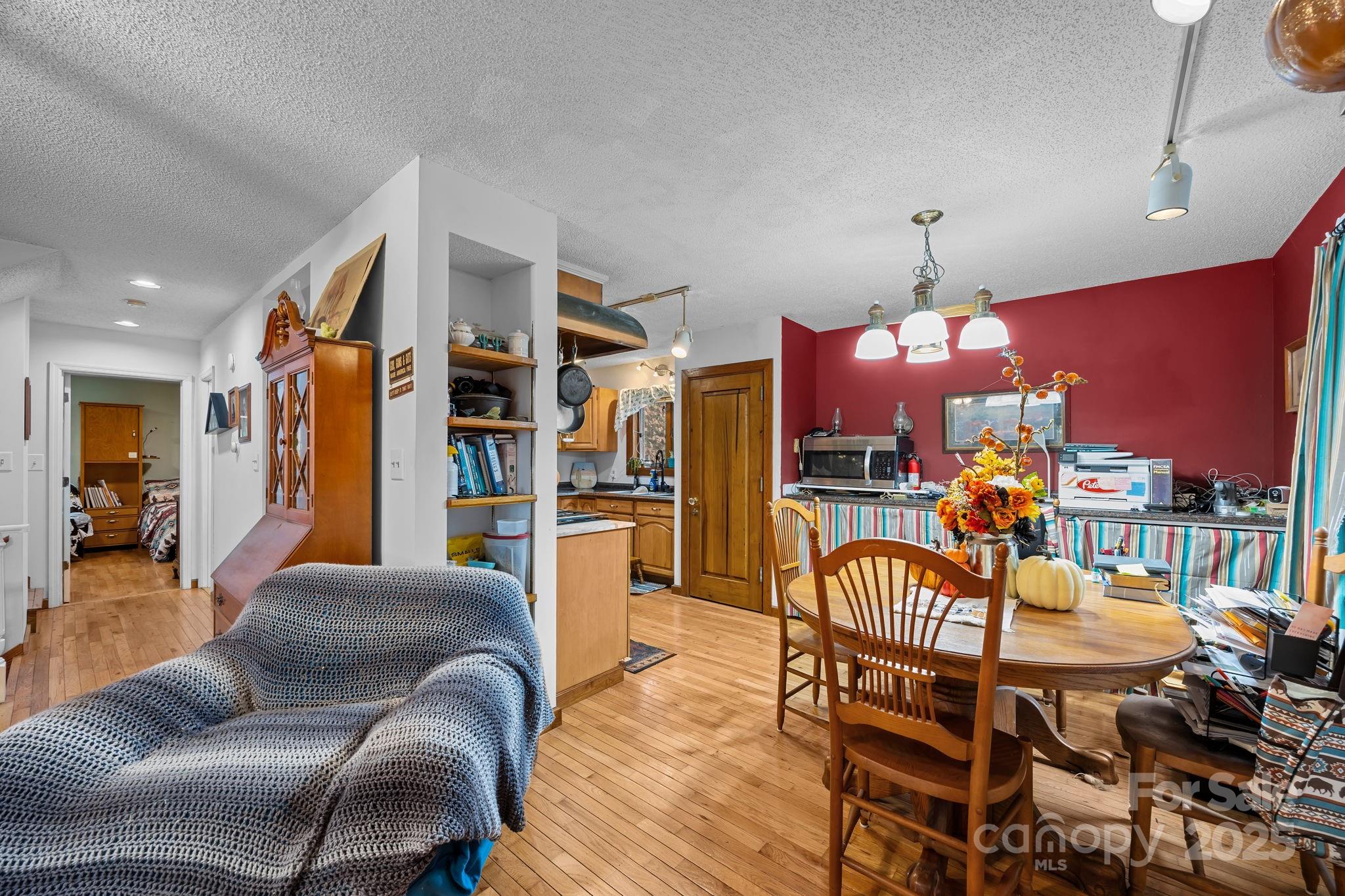 Leicester, North Carolina, 28748, United States, 3 Bedrooms Bedrooms, ,2 BathroomsBathrooms,Residential,For Sale,1991233