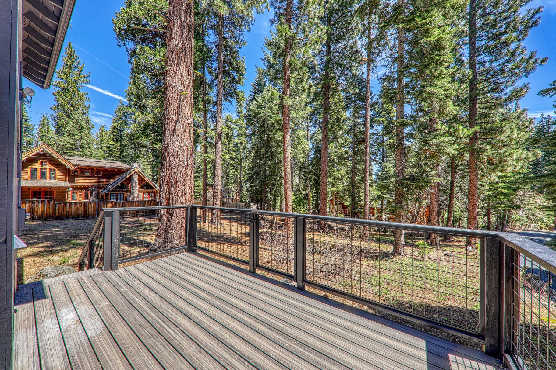  Tucked into a Prime Tahoe City setting - 物件實景