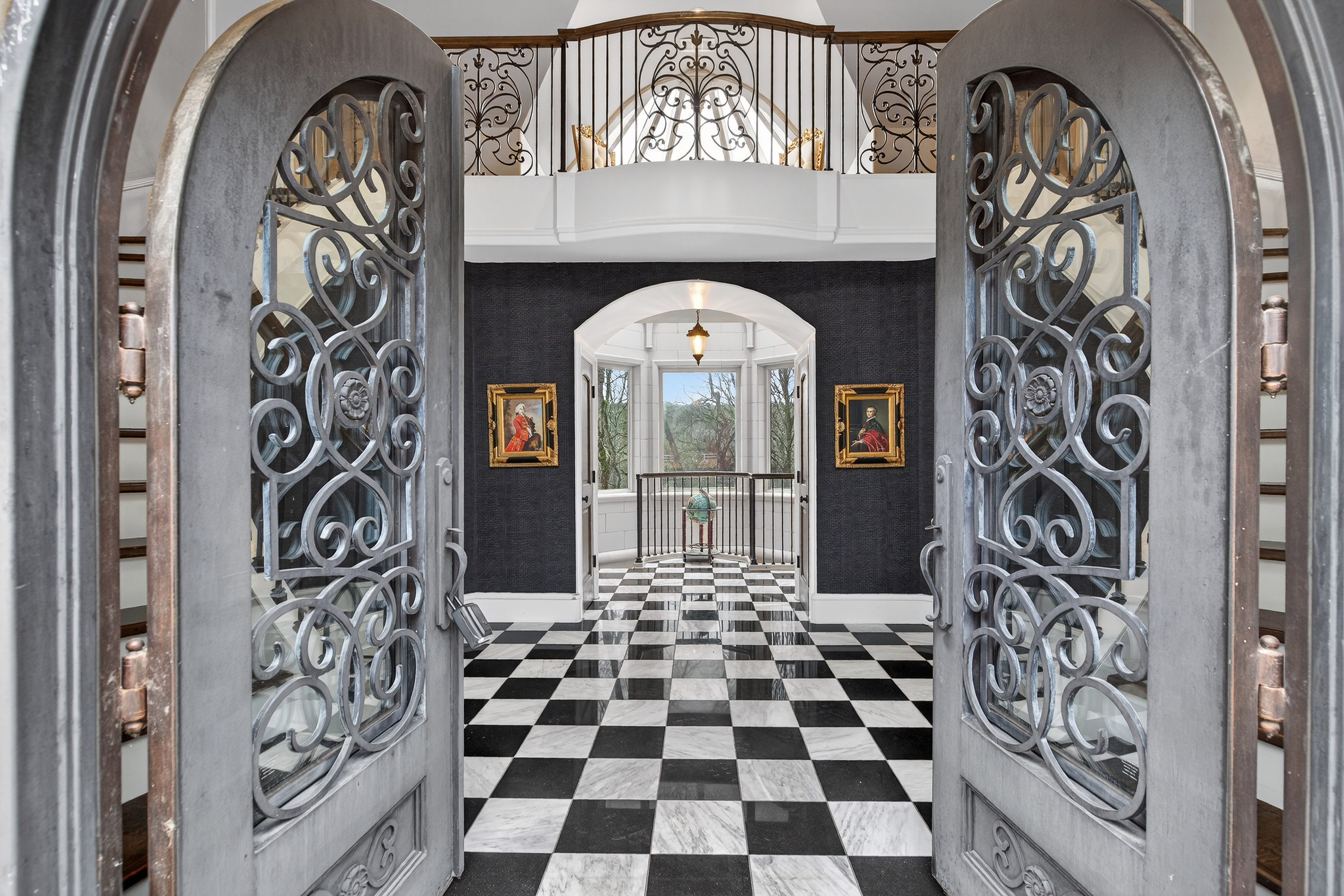  Secluded Sophistication on Over Six Acres with Winding Creek - 物件實景