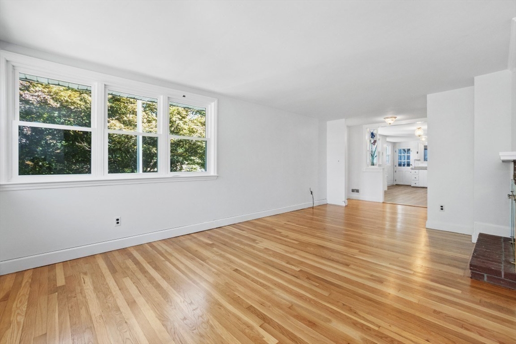 Weymouth, Massachusetts, 02190, United States, 2 Bedrooms Bedrooms, ,1 BathroomBathrooms,Residential,For Sale,1897259