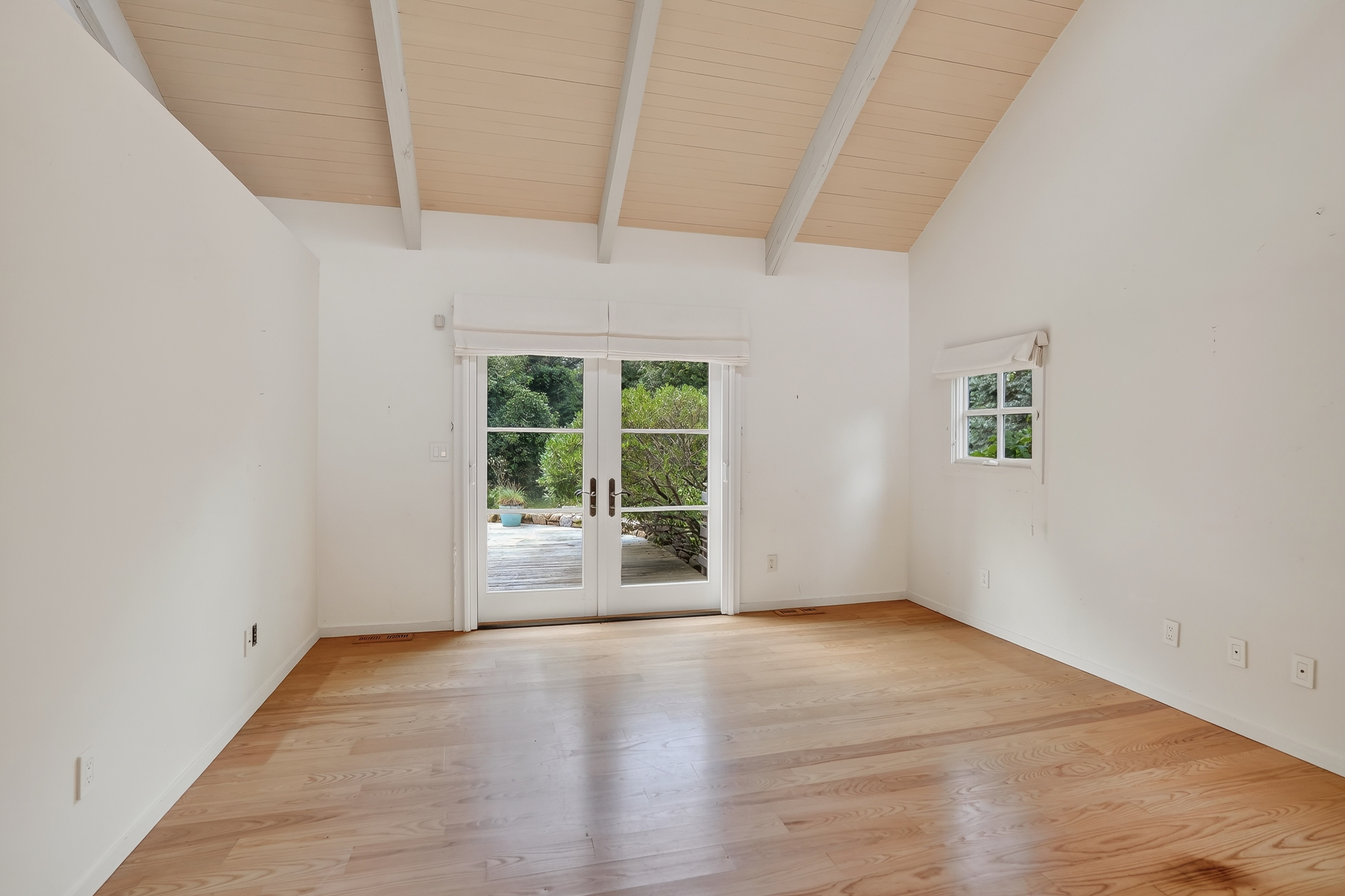  Enchanting Artist-Designed House, Studio and Pool on 2.9 Acres - 物件實景