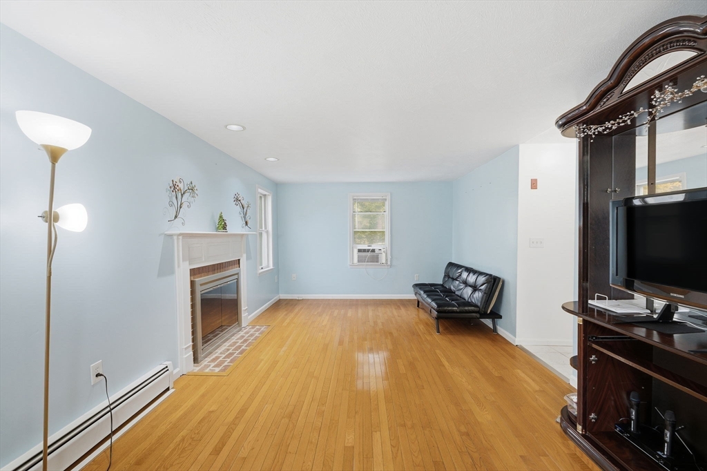 Lowell, Massachusetts, 01852, United States, 3 Bedrooms Bedrooms, ,3 BathroomsBathrooms,Residential,For Sale,2001570