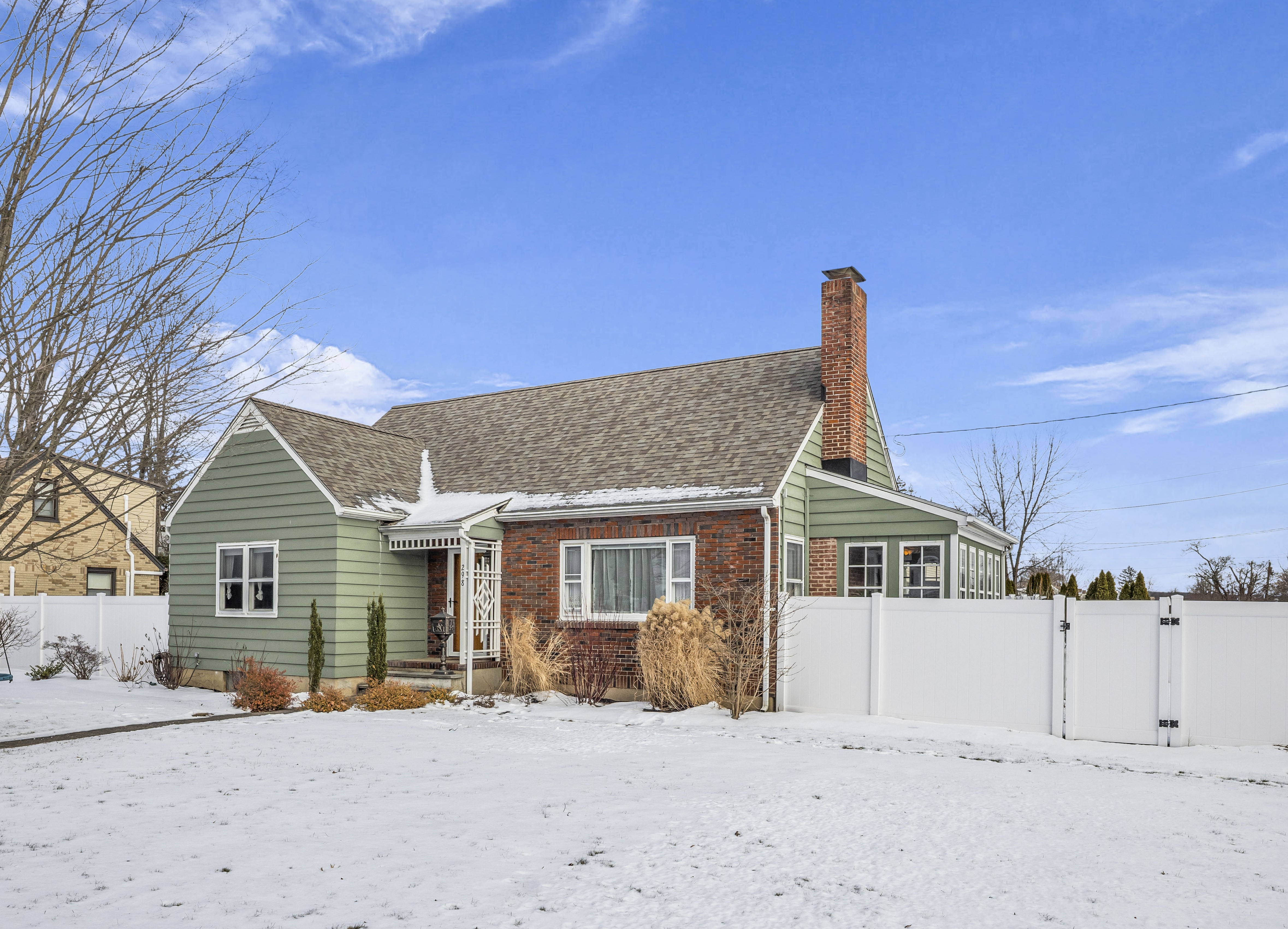 Pompton Plains, New Jersey, 07444, United States, 4 Bedrooms Bedrooms, ,3 BathroomsBathrooms,Residential,For Sale,2007489