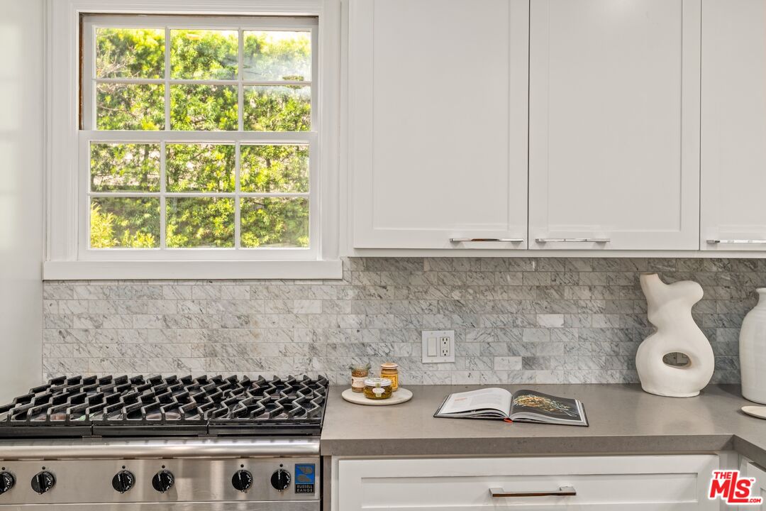 Los Angeles, California, 90046, United States, 3 Bedrooms Bedrooms, ,3 BathroomsBathrooms,Residential,For Sale,1906693