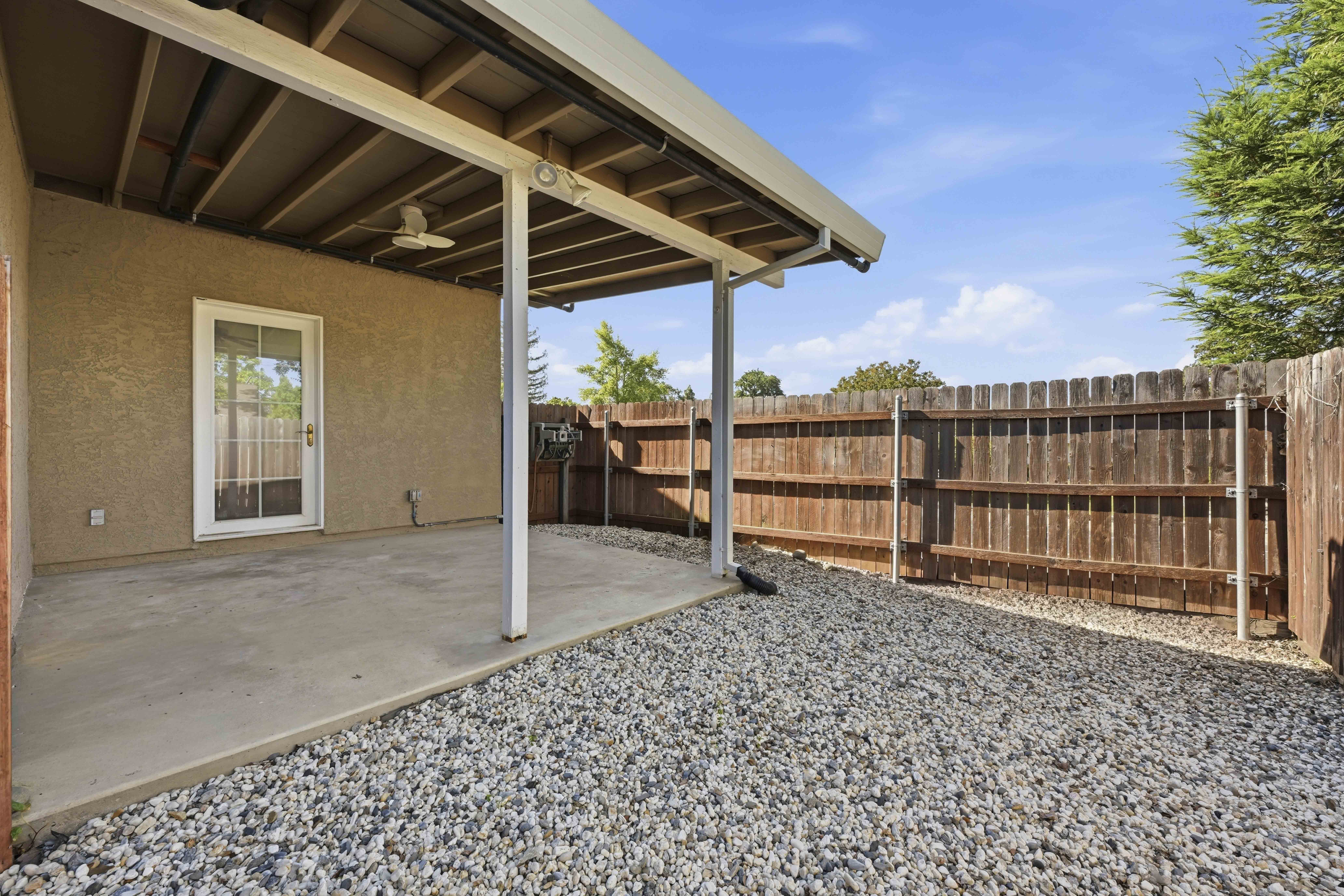  Updated Ranch Home on Spacious Corner Lot - 物件實景