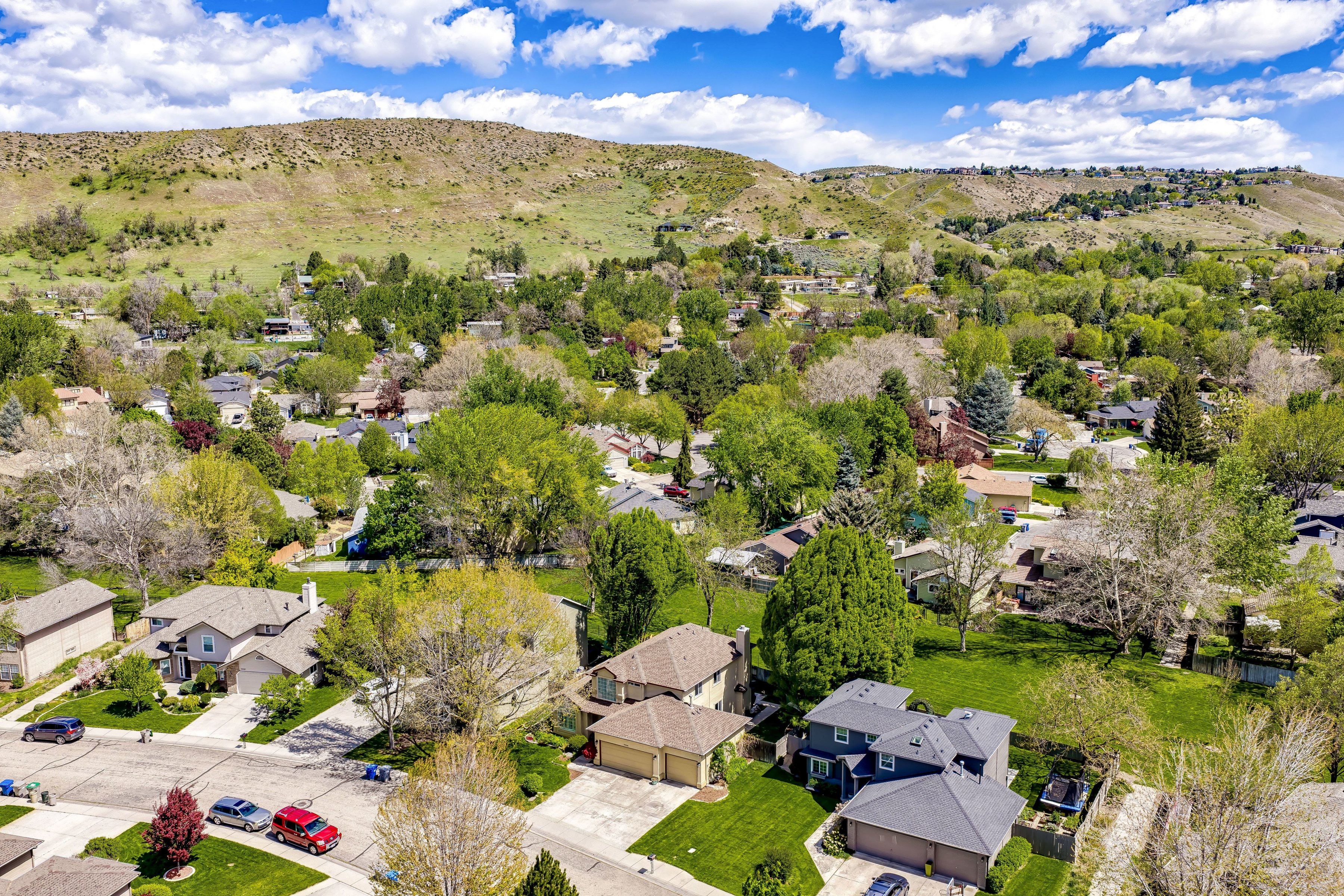  Spacious Updated Home Backs To Park With Scenic Foothills Views - 物件實景