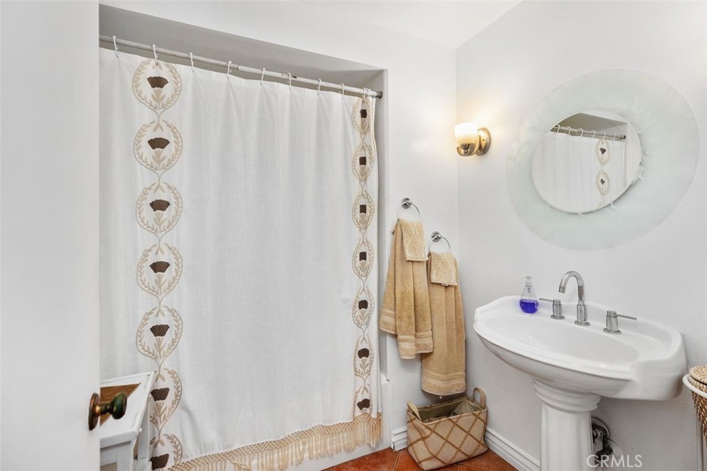 Yorba Linda, California, 92886, United States, 5 Bedrooms Bedrooms, ,3 BathroomsBathrooms,Residential,For Sale,1847322