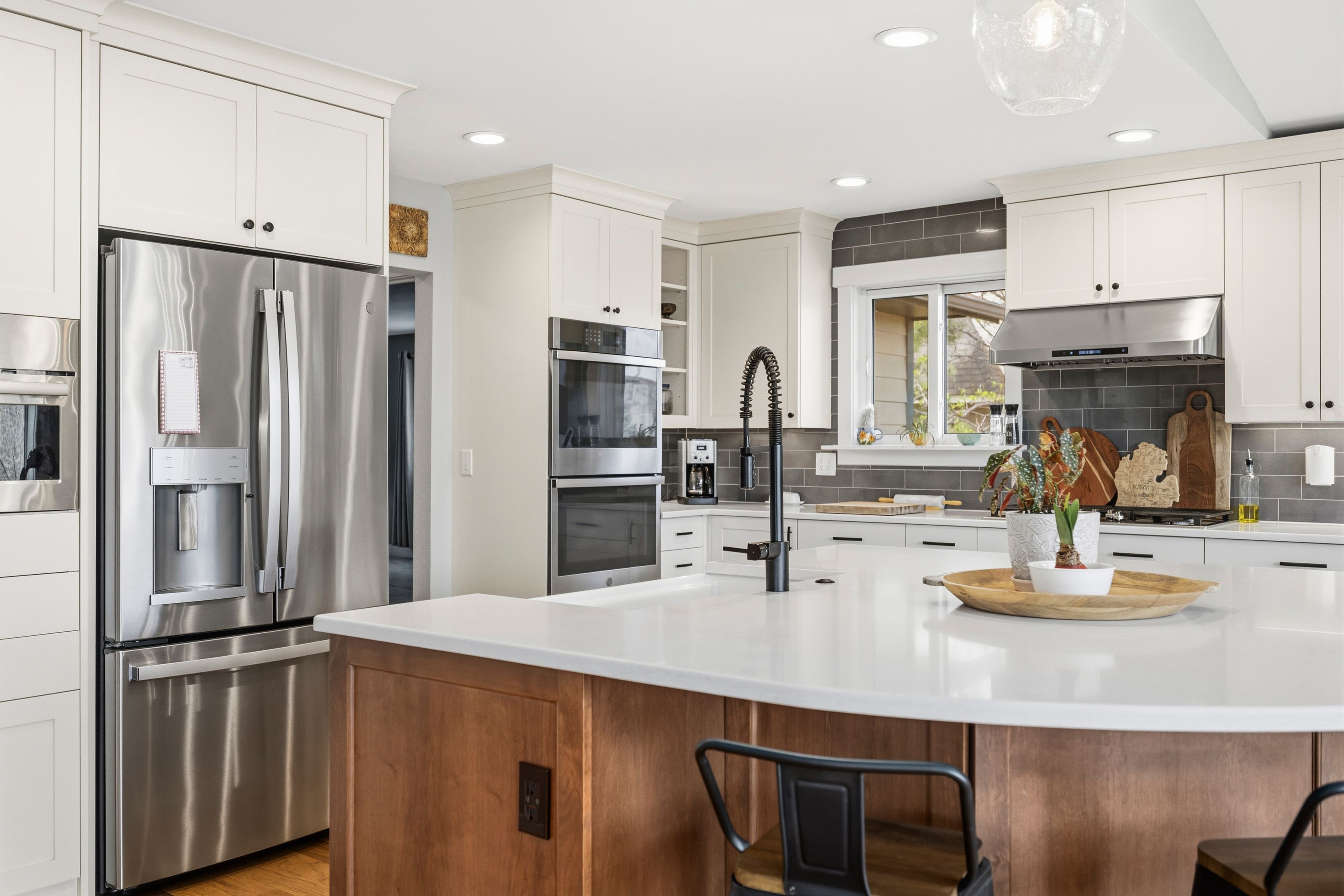  Beautifully Updated Raised Ranch, Perfectly Positioned to Capture Views - 物件實景