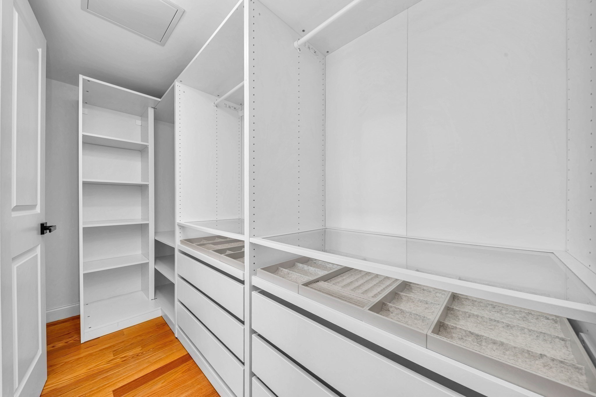 Lynn, Massachusetts, 01902, United States, 3 Bedrooms Bedrooms, ,4 BathroomsBathrooms,Residential,For Sale,1943123