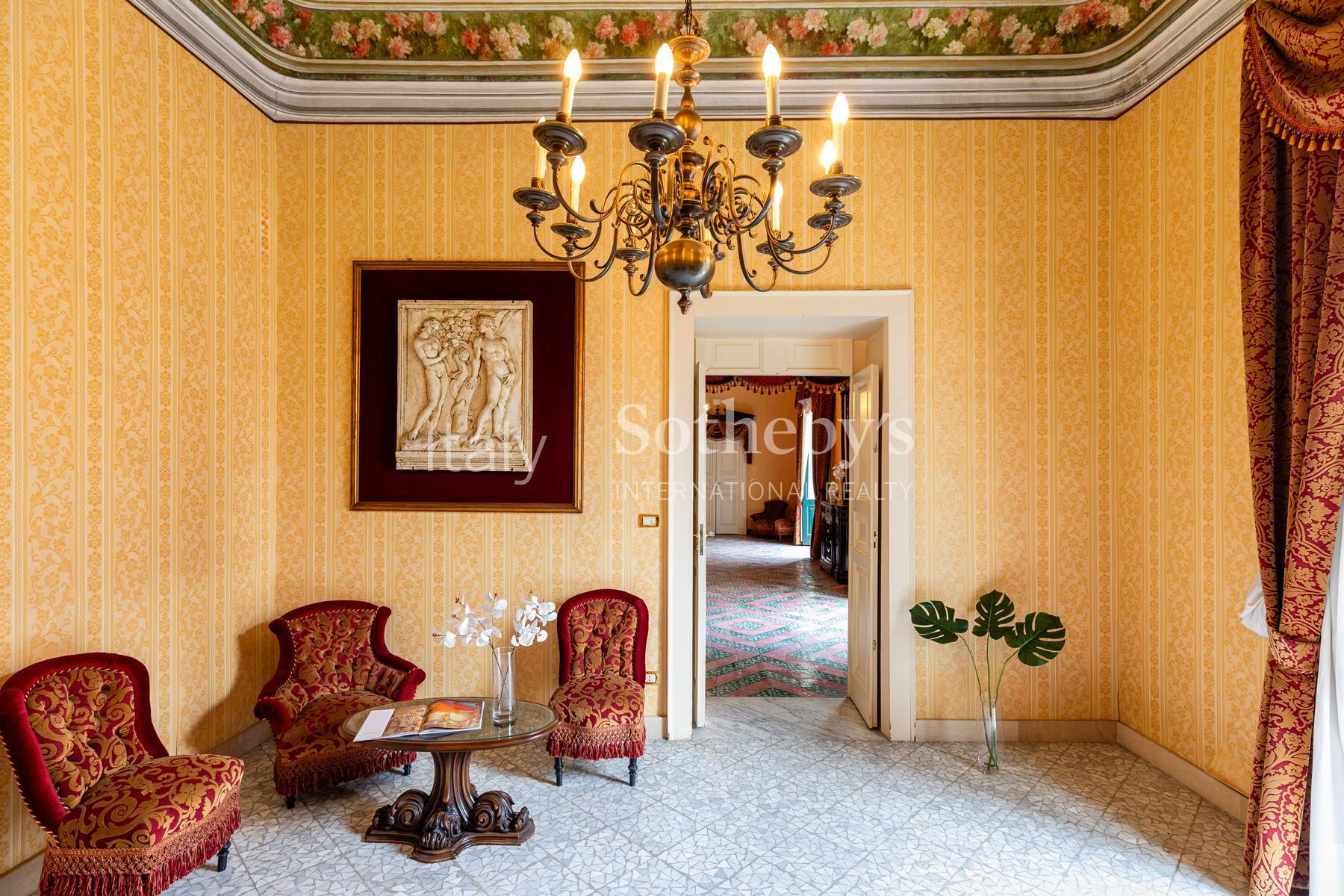  A prestigious stately home with large terraces overlooking the high street - 物件實景