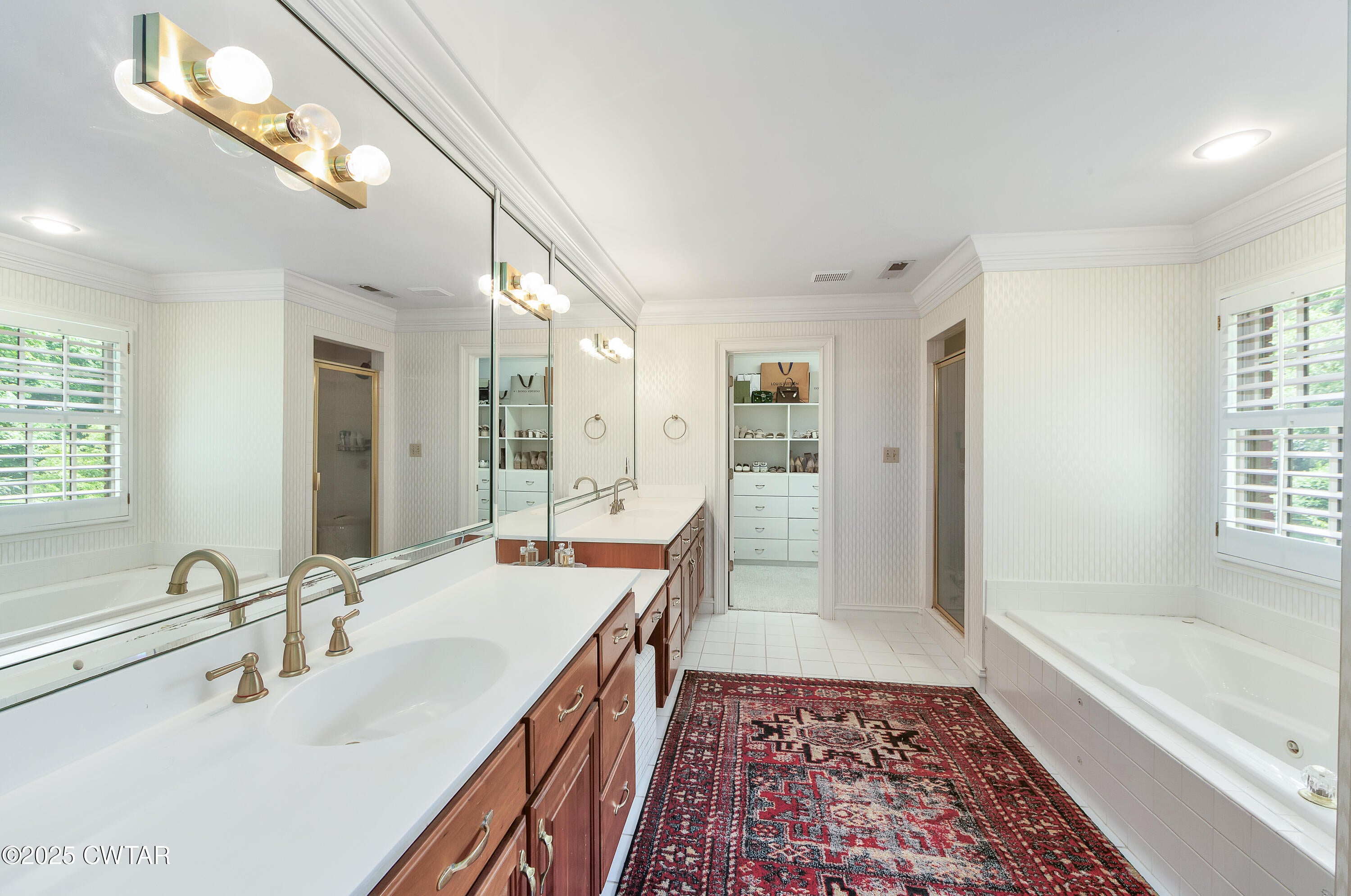 Jackson, Tennessee, 38305, United States, 4 Bedrooms Bedrooms, ,4 BathroomsBathrooms,Residential,For Sale,1894797
