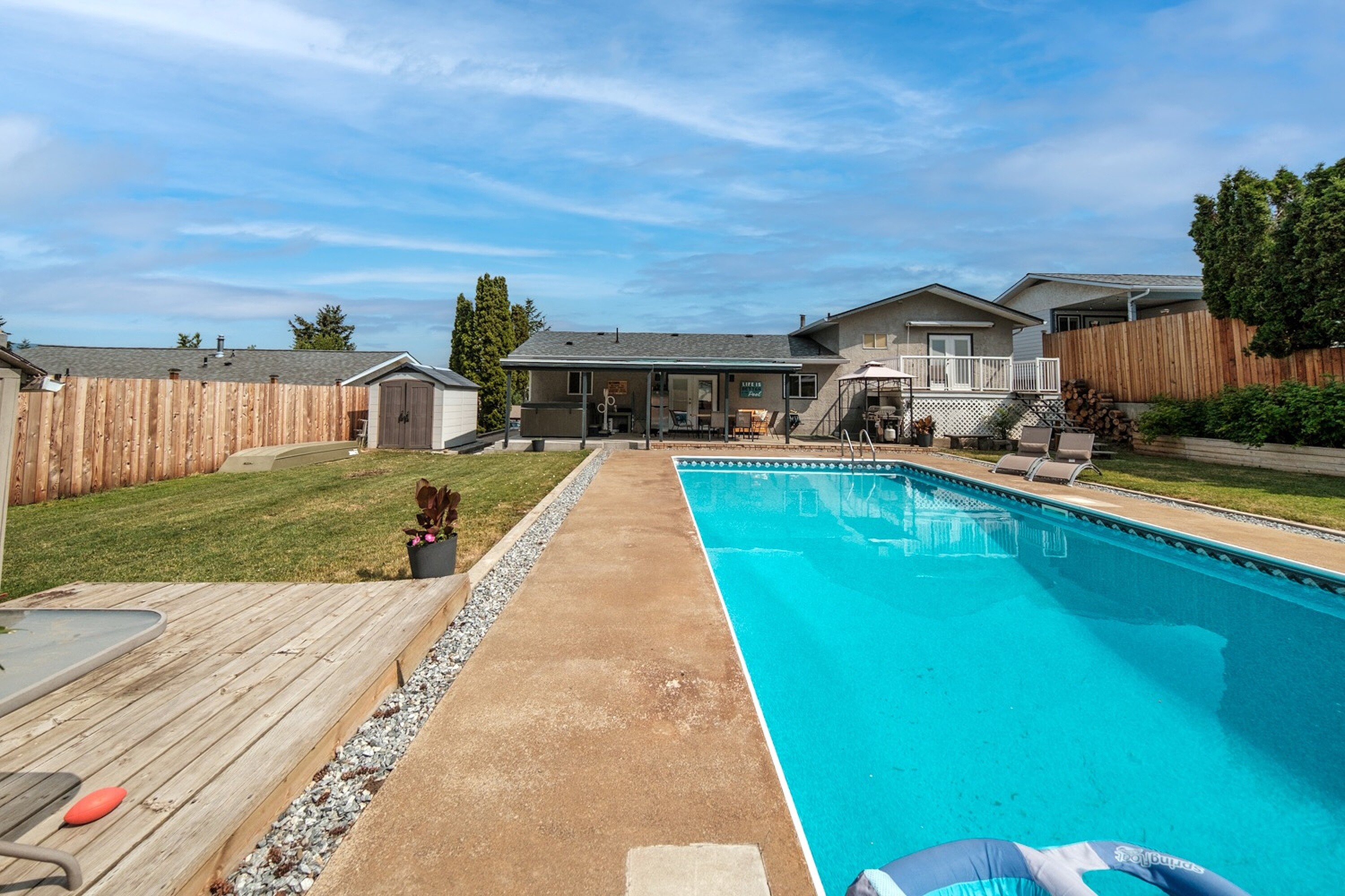  Peaceful Living with a Pool - 物件實景