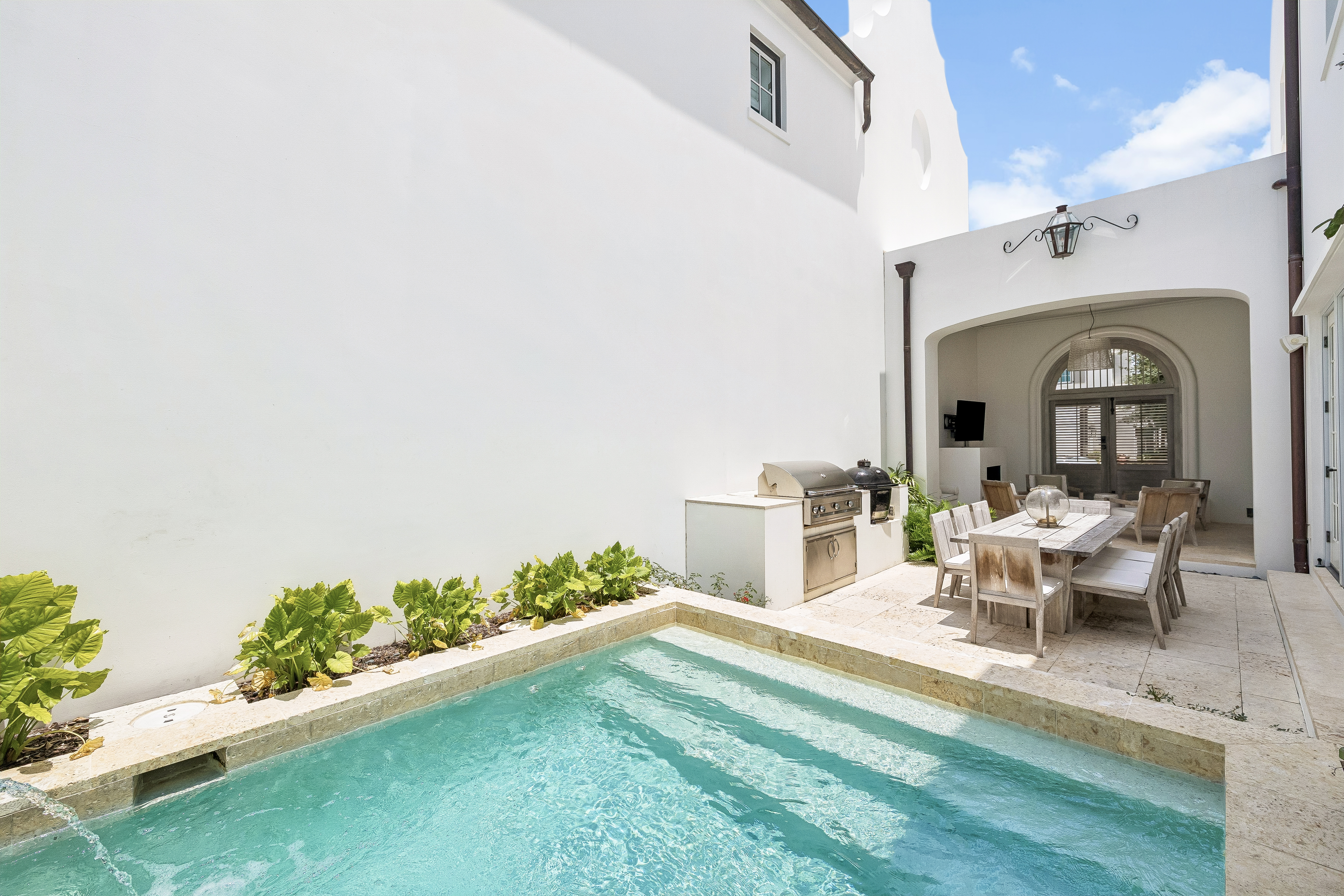  Courtyard Retreat with Dual Primary Suites in Coastal Community - 物件實景