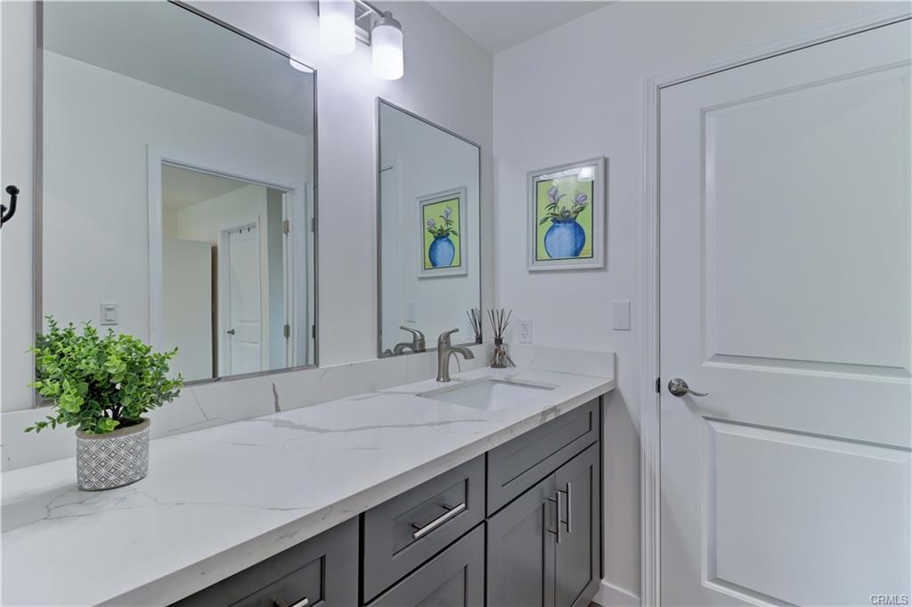Los ANgeles, California, 90004, United States, 5 Bedrooms Bedrooms, ,2 BathroomsBathrooms,Residential,For Sale,1756474
