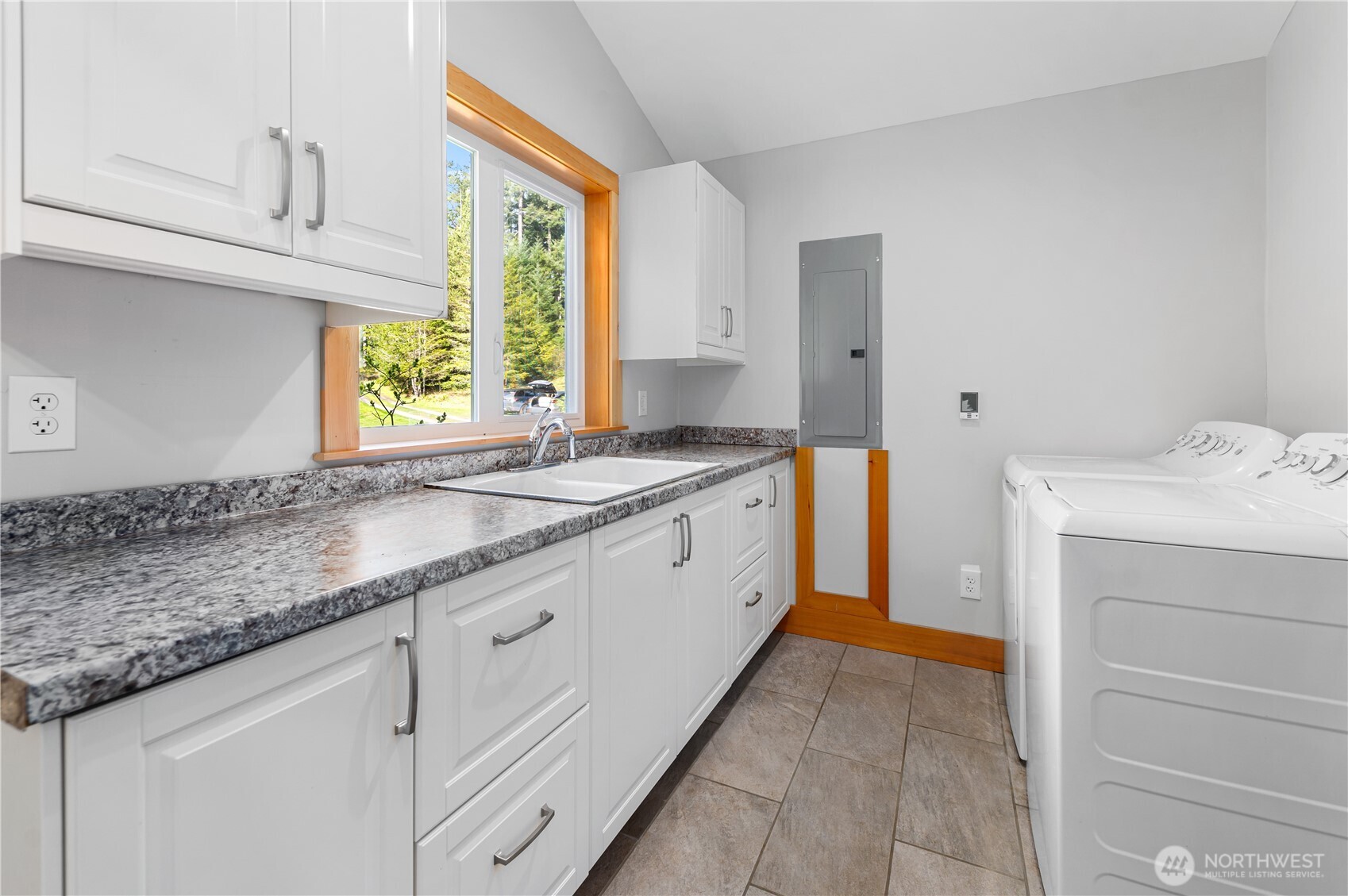 Friday Harbor, Washington, 98250, United States, 3 Bedrooms Bedrooms, ,1 BathroomBathrooms,Residential,For Sale,1770536