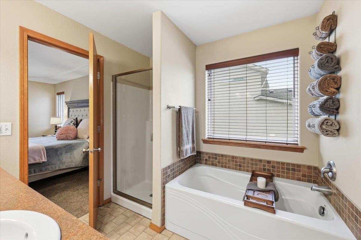 Greenacres, Washington, 99016, United States, 6 Bedrooms Bedrooms, ,3 BathroomsBathrooms,Residential,For Sale,1992048