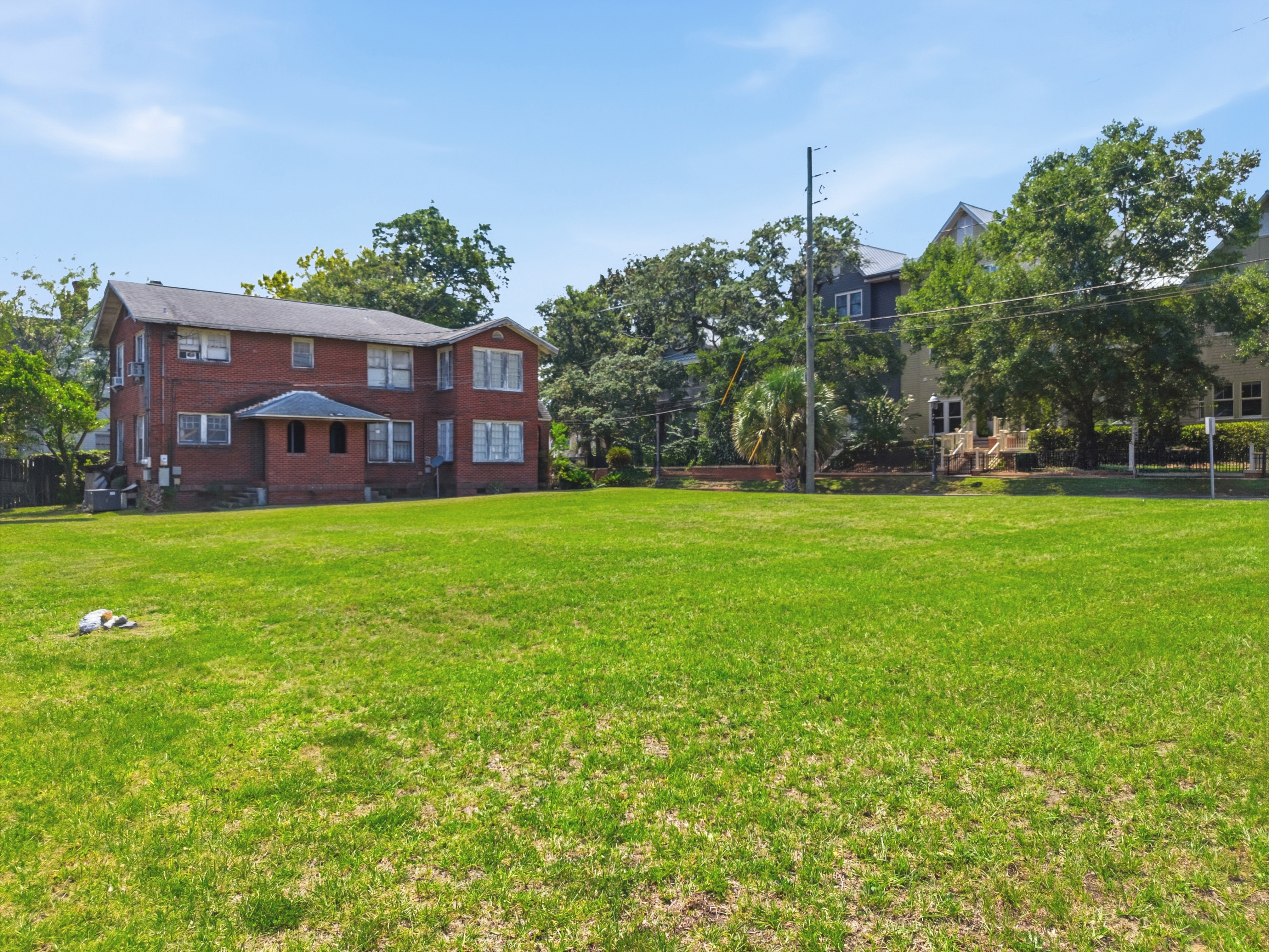  Rare Corner Parcel with Three-Lot Potential in Downton Pensacola - 物件實景