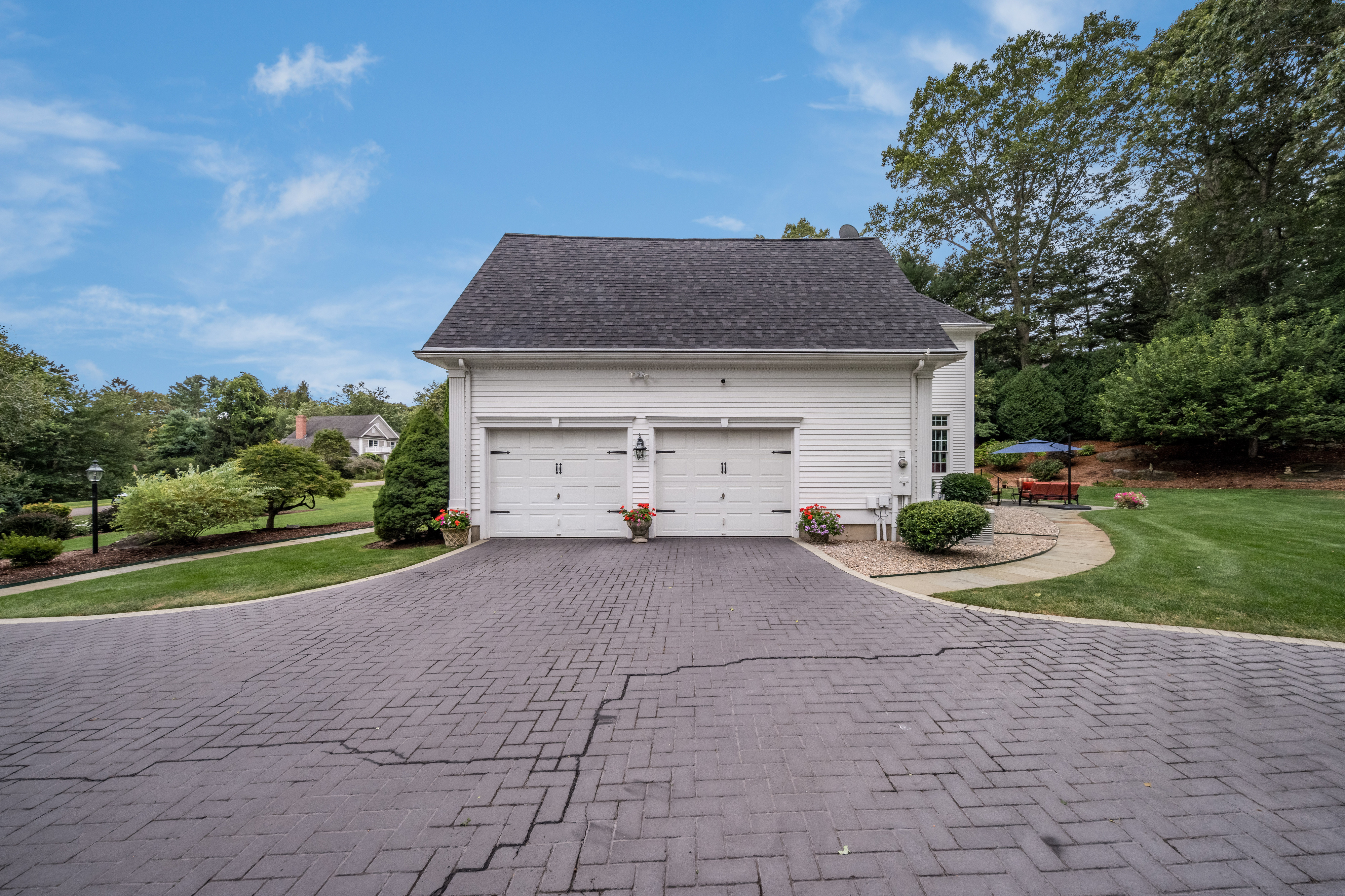  Meticulously Renovated Colonial is Coastal Sophistication - 物件實景