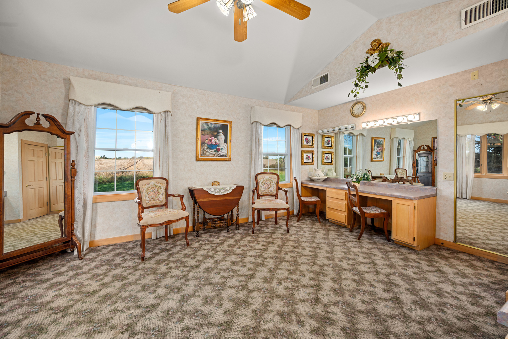 Sycamore, Illinois, 60178, United States, 4 Bedrooms Bedrooms, ,5 BathroomsBathrooms,Residential,For Sale,2001773