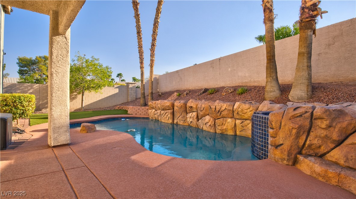 Henderson, Nevada, 89074, United States, 5 Bedrooms Bedrooms, ,2 BathroomsBathrooms,Residential,For Sale,2003072