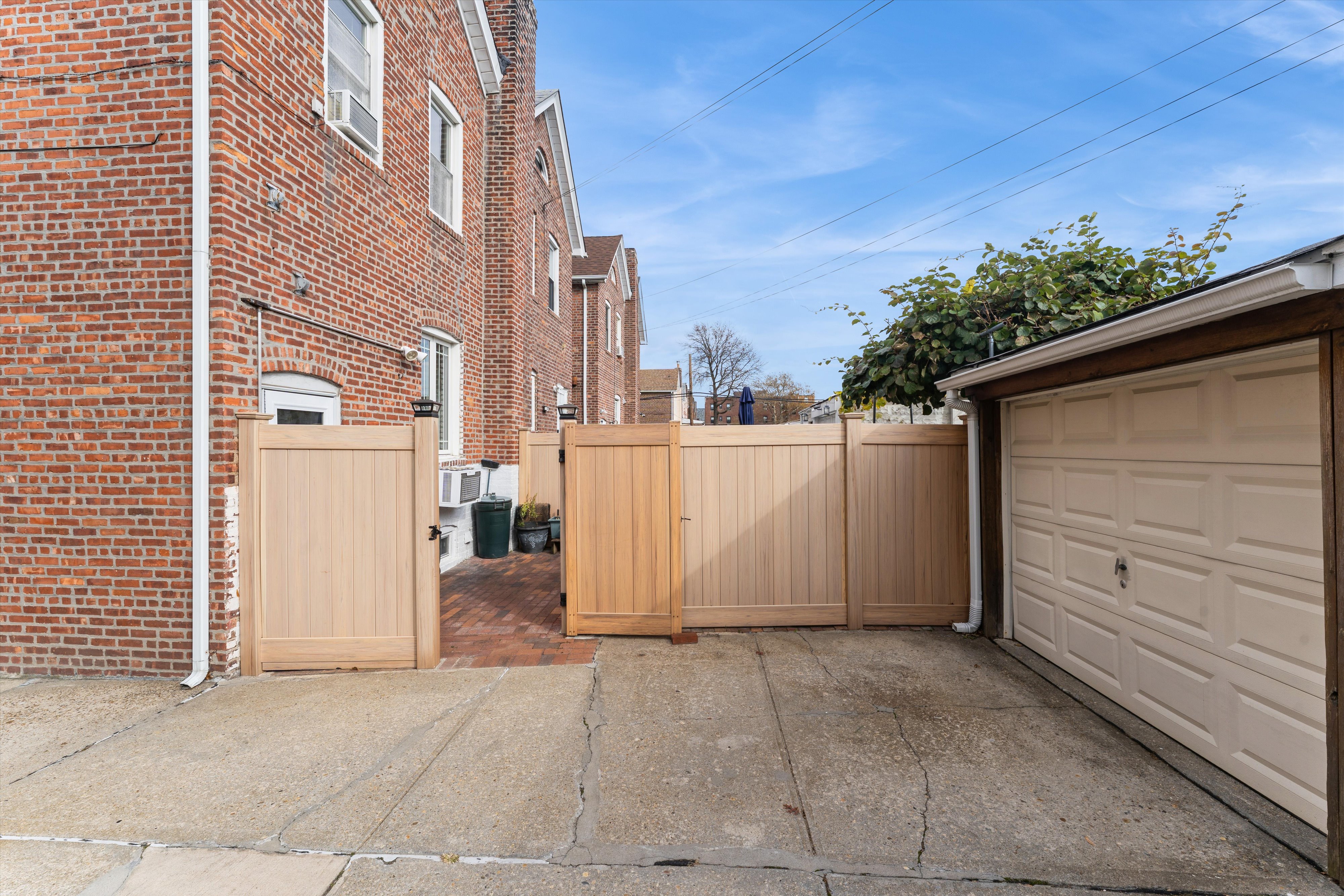 Bayside, New York, 11361, United States, 2 Bedrooms Bedrooms, ,2 BathroomsBathrooms,Residential,For Sale,1988869