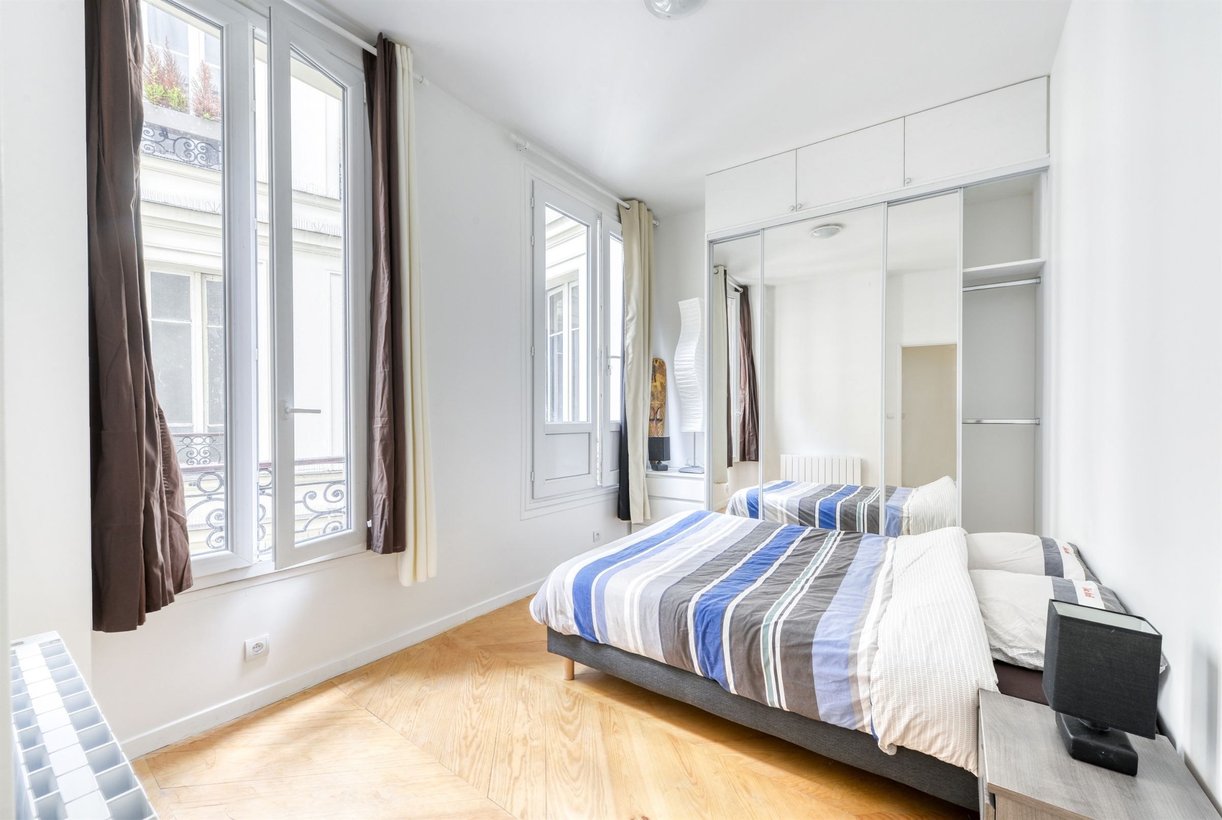  4-Room, 3-Bedroom Apartment in Paris 9th - 物件實景
