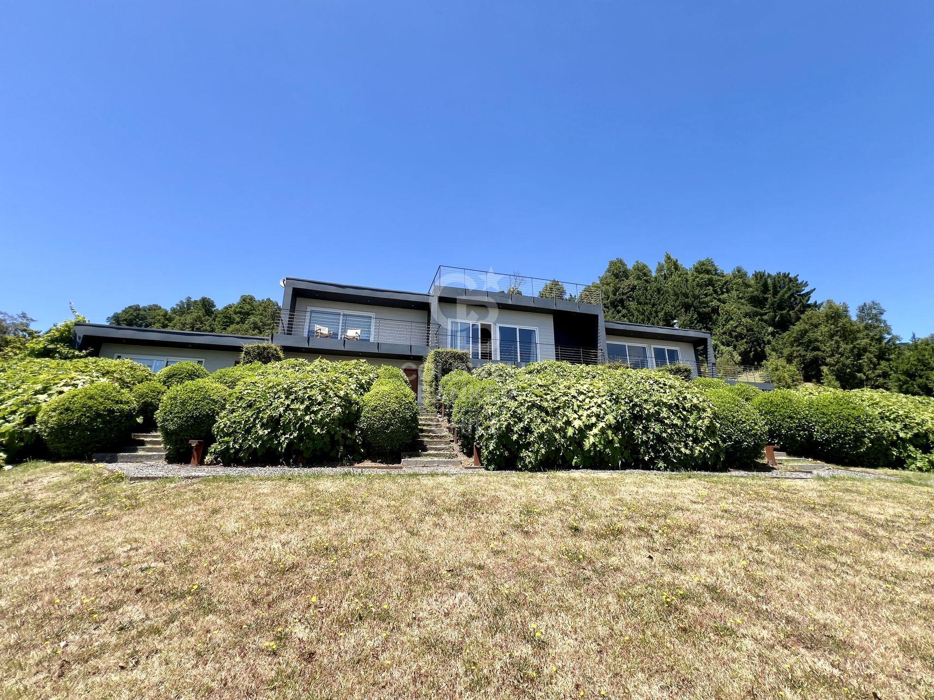 Pucón, Chile, 5 Bedrooms Bedrooms, ,5 BathroomsBathrooms,Residential,For Sale,1684687