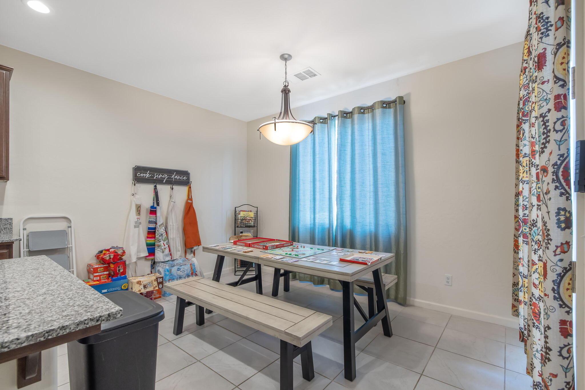 Visalia, California, 93291, United States, 4 Bedrooms Bedrooms, ,2 BathroomsBathrooms,Residential,For Sale,1927793