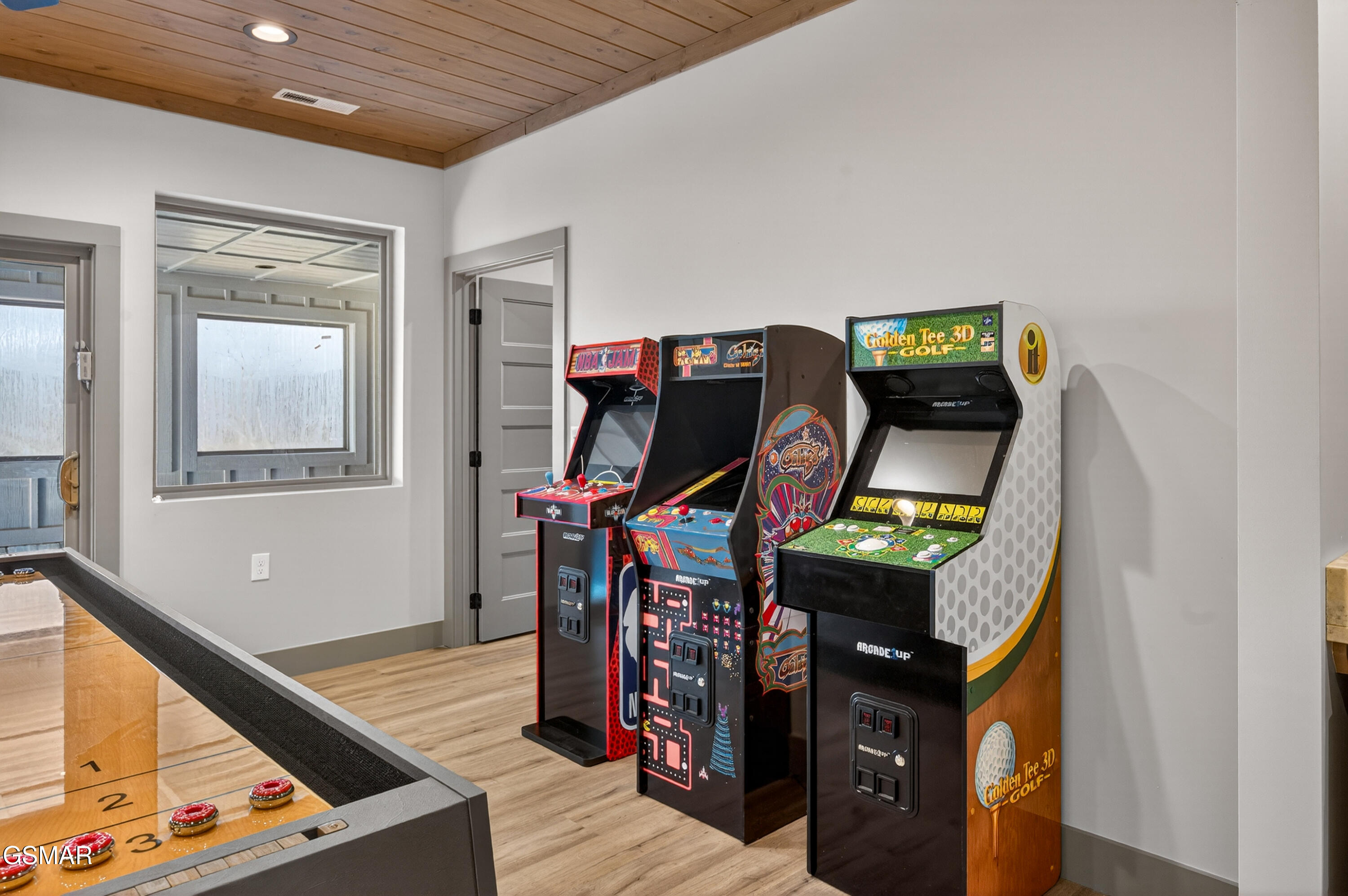 Sevierville, Tennessee, 37862, United States, 5 Bedrooms Bedrooms, ,7 BathroomsBathrooms,Residential,For Sale,2008149