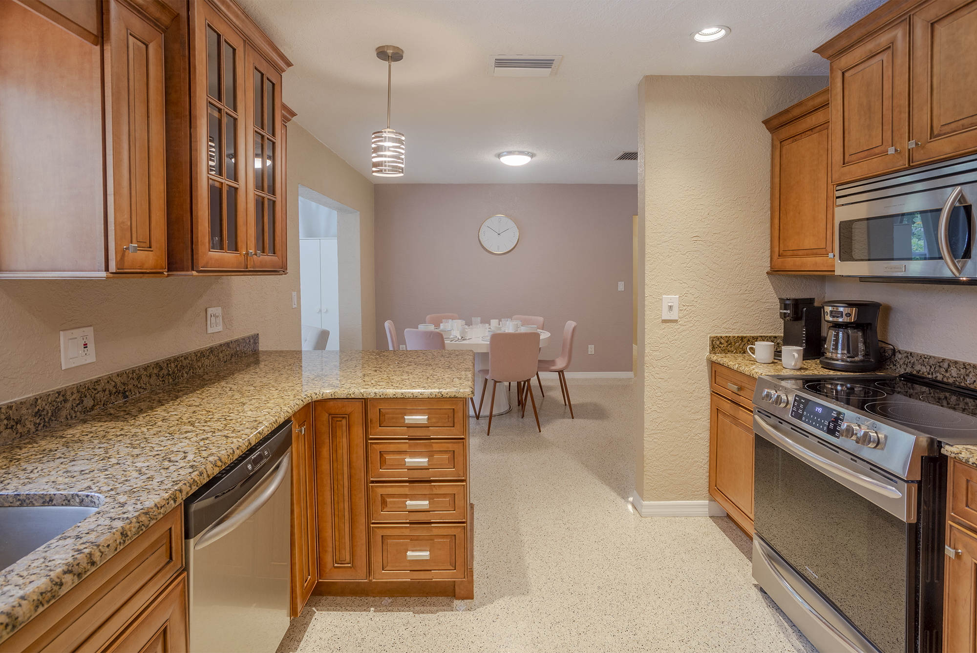 Largo, Florida, 33770, United States, 2 Bedrooms Bedrooms, ,2 BathroomsBathrooms,Residential,For Sale,1979255