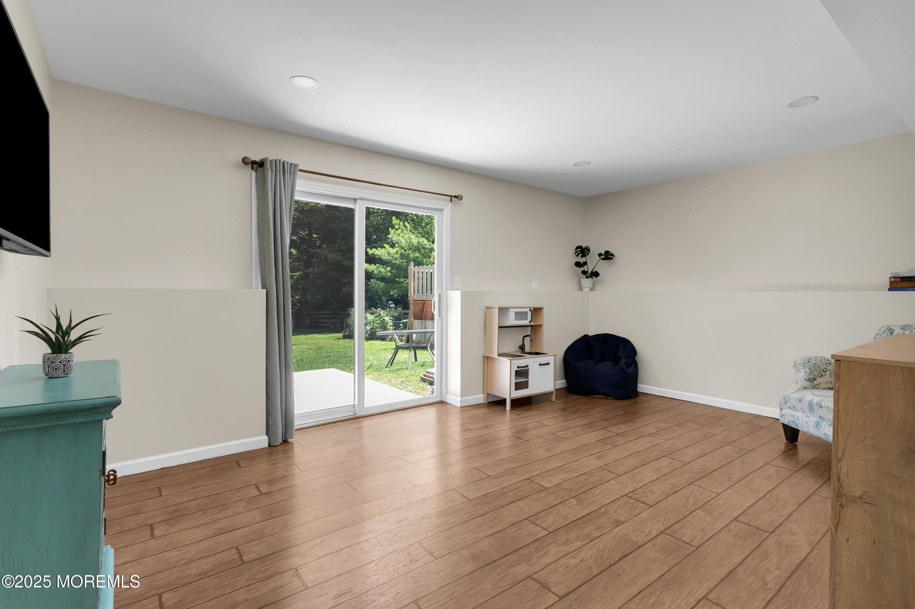 Atlantic Highlands, New Jersey, 07716, United States, 3 Bedrooms Bedrooms, ,2 BathroomsBathrooms,Residential,For Sale,1921380