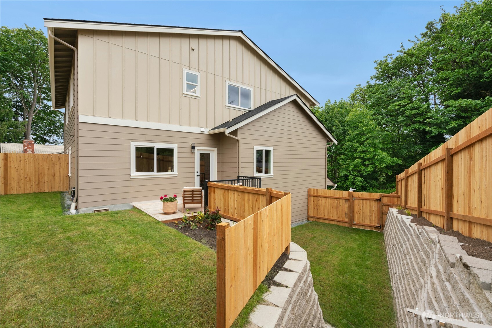Everett, Washington, 98208, United States, 4 Bedrooms Bedrooms, ,2 BathroomsBathrooms,Residential,For Sale,1827373