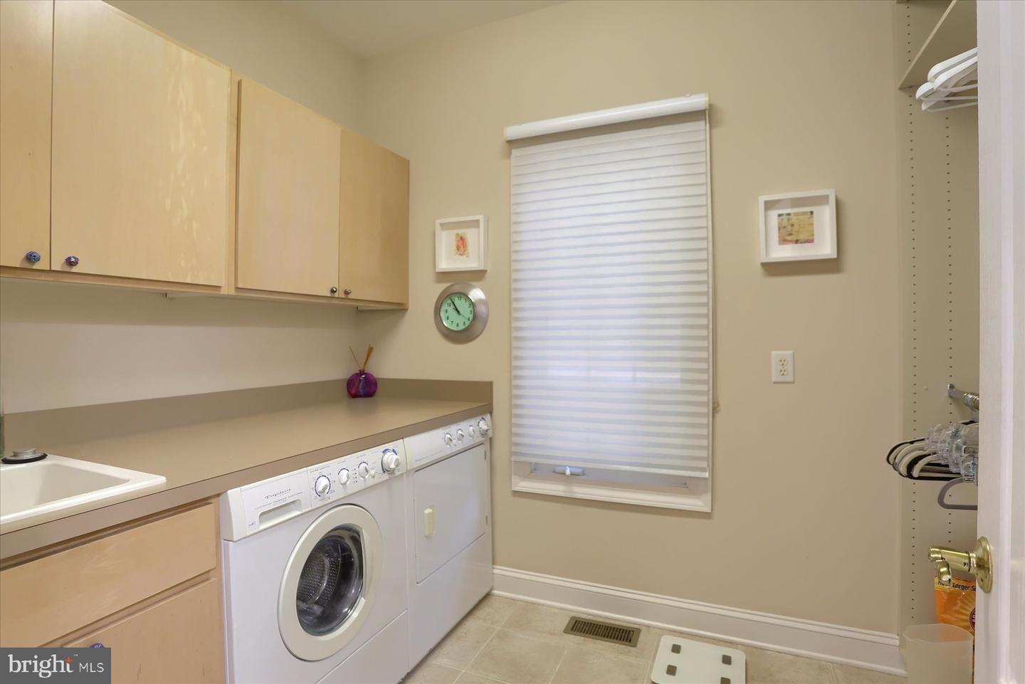 Lemoyne, Pennsylvania, 17043, United States, 5 Bedrooms Bedrooms, ,5 BathroomsBathrooms,Residential,For Sale,1942192