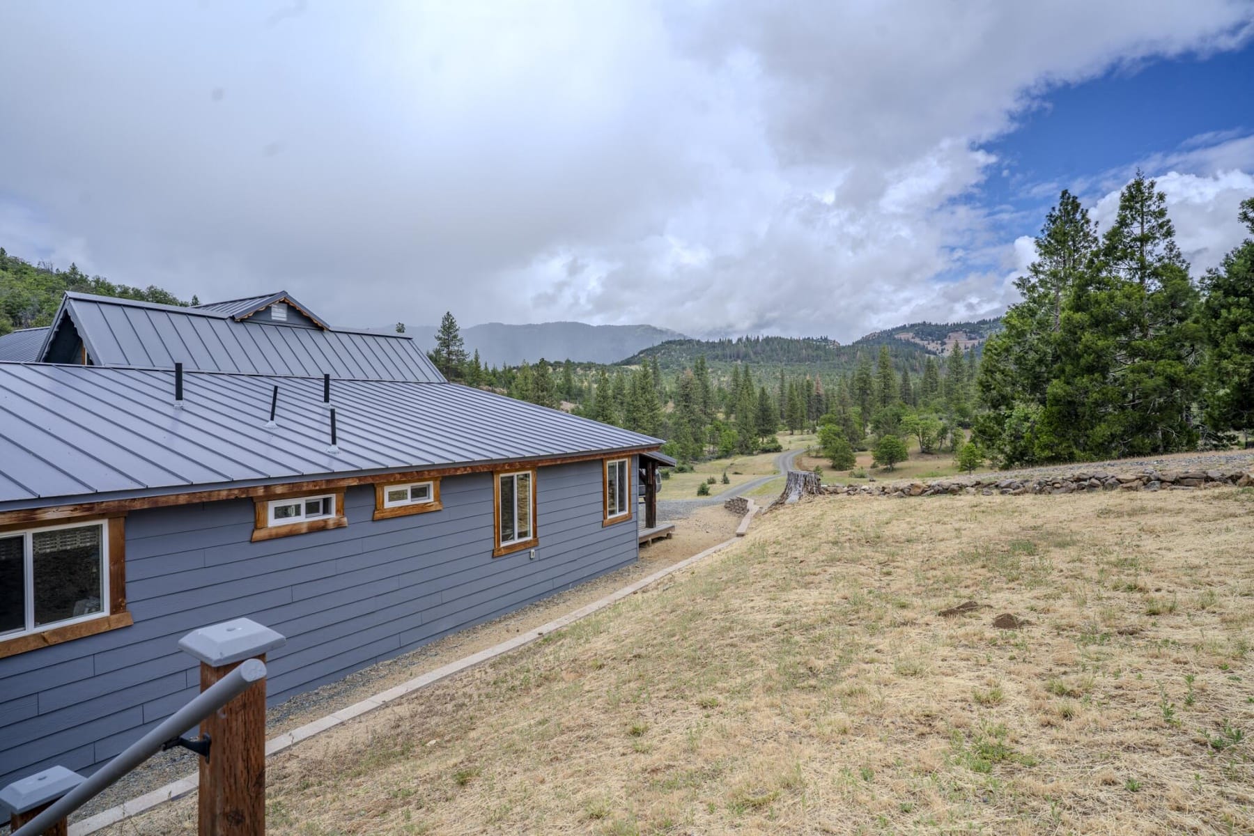  1969 Colestin Road Ashland, OR 97520 - 物件實景