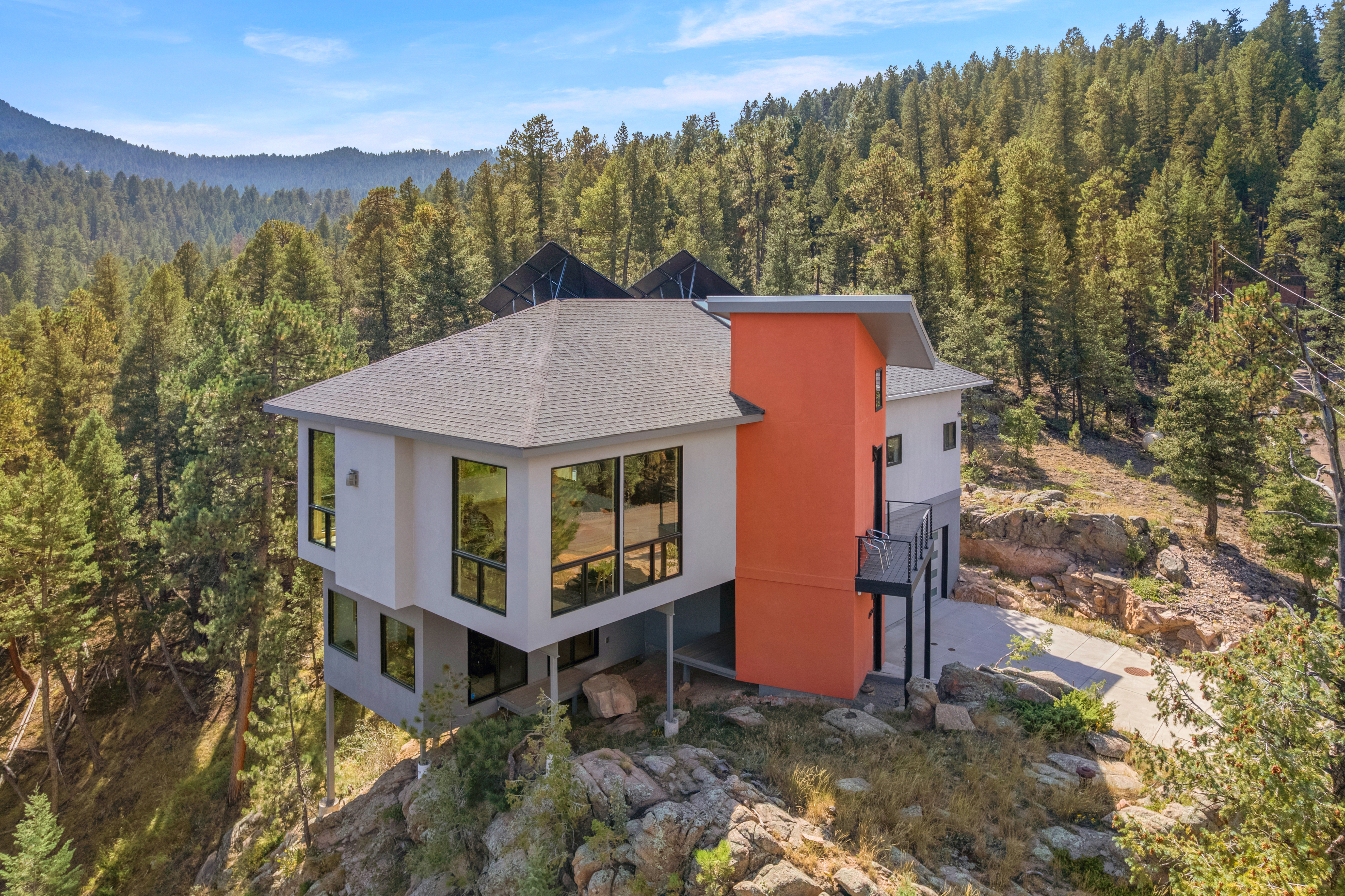  Modern Mountain Residence with Dramatic Architecture - 物件實景