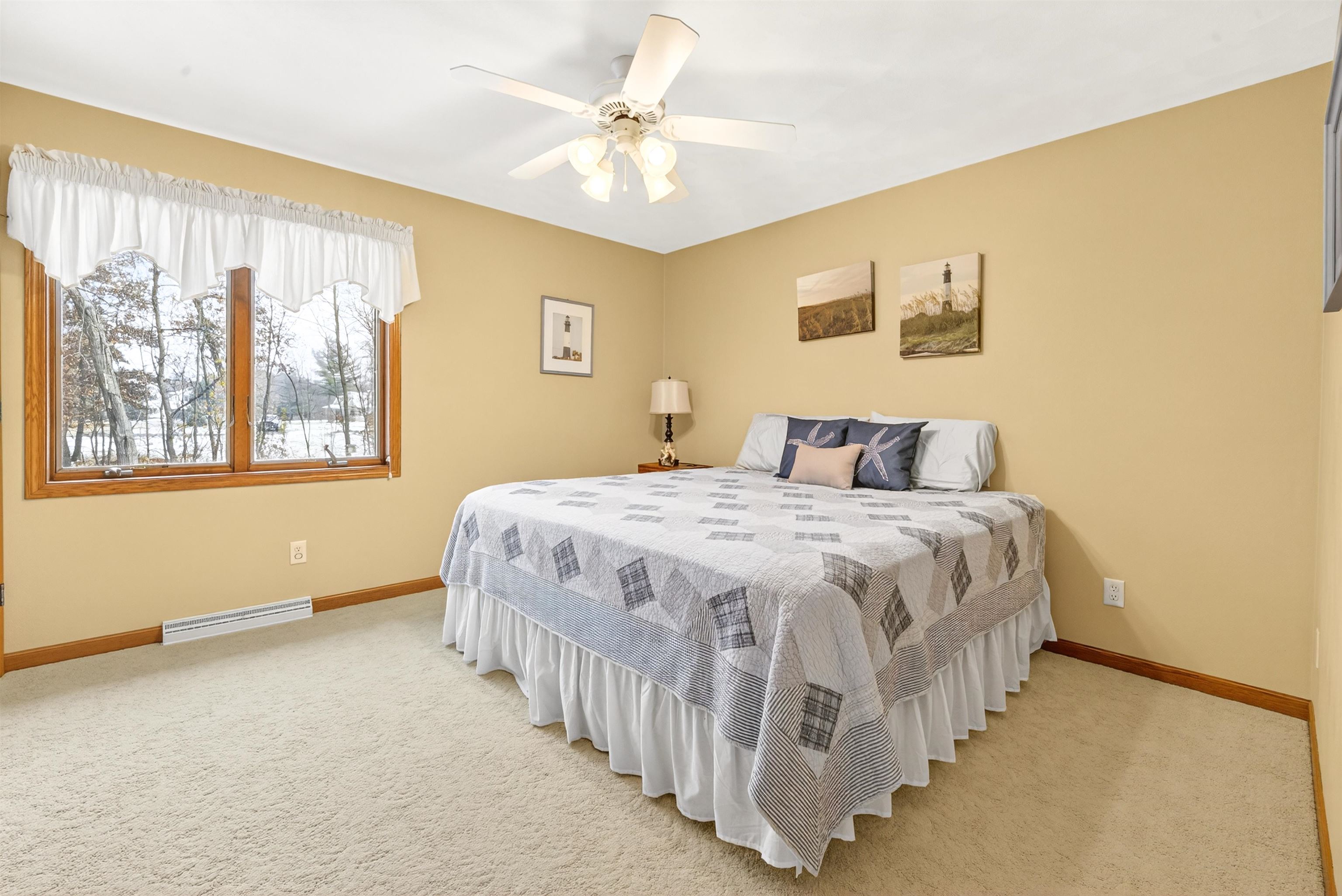 NEW LONDON, Wisconsin, 54961, United States, 3 Bedrooms Bedrooms, ,4 BathroomsBathrooms,Residential,For Sale,1996167