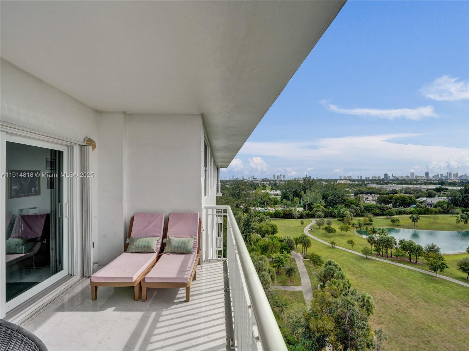 Hollywood, Florida, 33021, United States, 2 Bedrooms Bedrooms, ,3 BathroomsBathrooms,Residential,For Sale,1997464