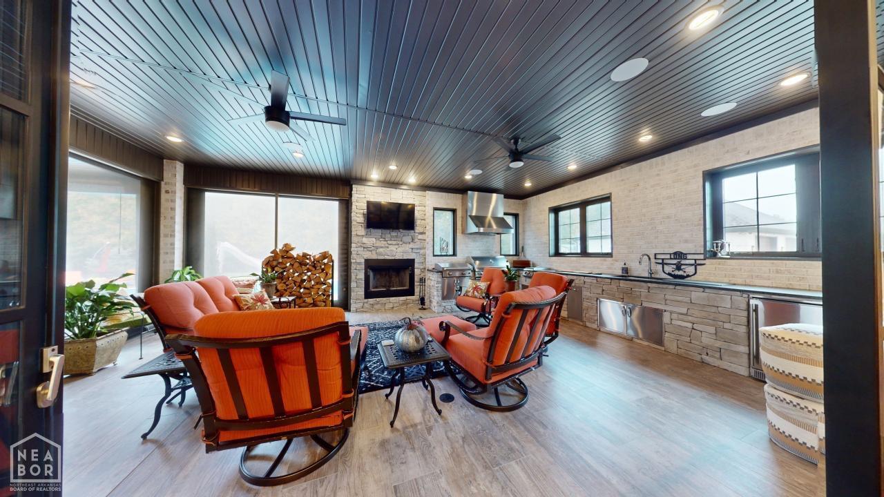 Jonesboro, Arkansas, 72405, United States, 5 Bedrooms Bedrooms, ,5 BathroomsBathrooms,Residential,For Sale,1983308