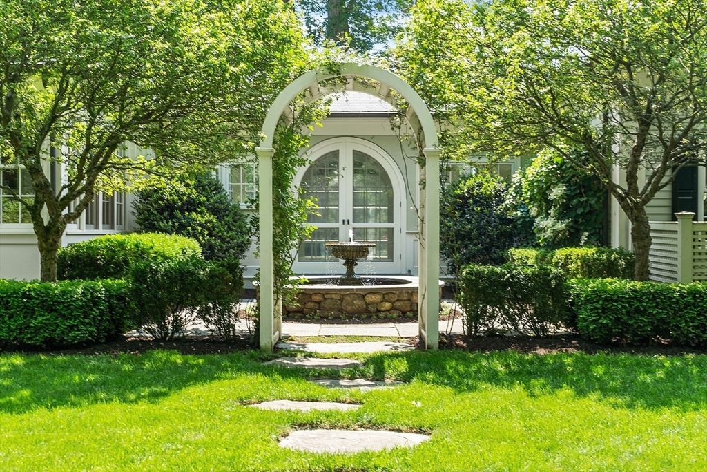 Concord, Massachusetts, 01742, United States, 6 Bedrooms Bedrooms, ,7 BathroomsBathrooms,Residential,For Sale,1938993