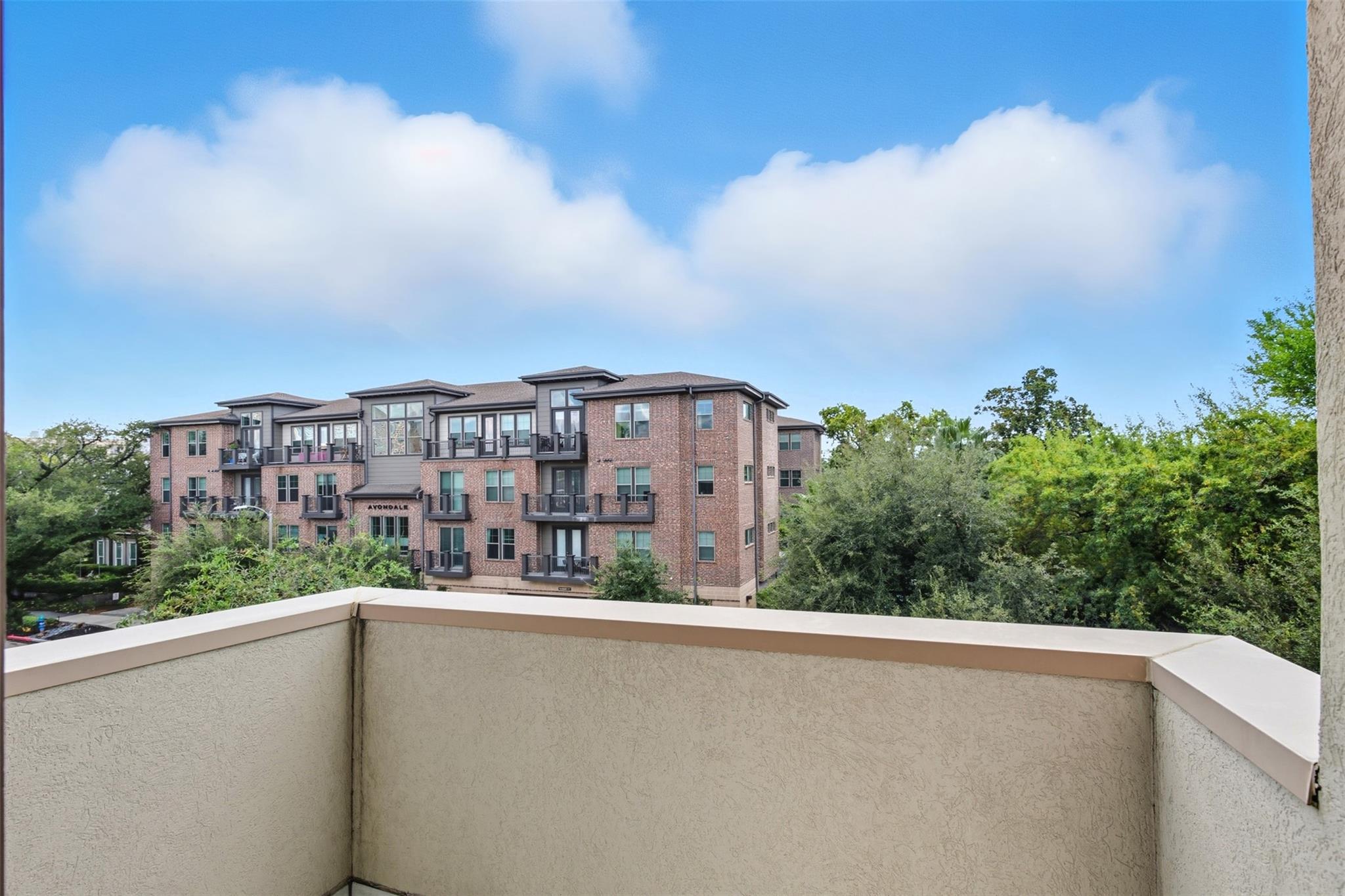 Houston, Texas, 77006, United States, 3 Bedrooms Bedrooms, ,4 BathroomsBathrooms,Residential,For Sale,1977830