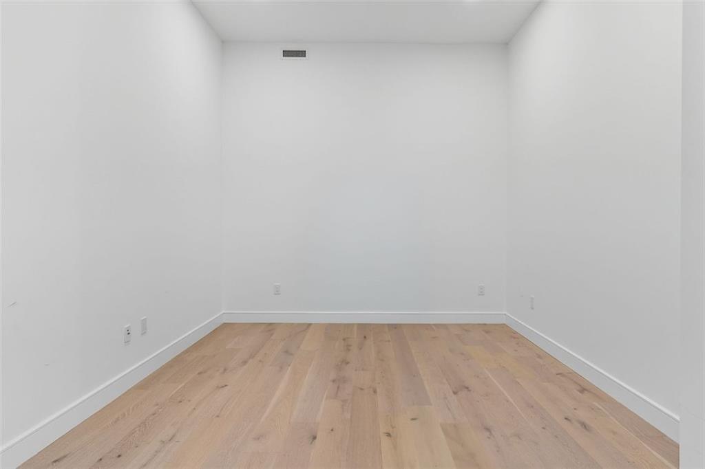 Atlanta, Georgia, 30305, United States, 2 Bedrooms Bedrooms, ,3 BathroomsBathrooms,Residential,For Sale,1979191