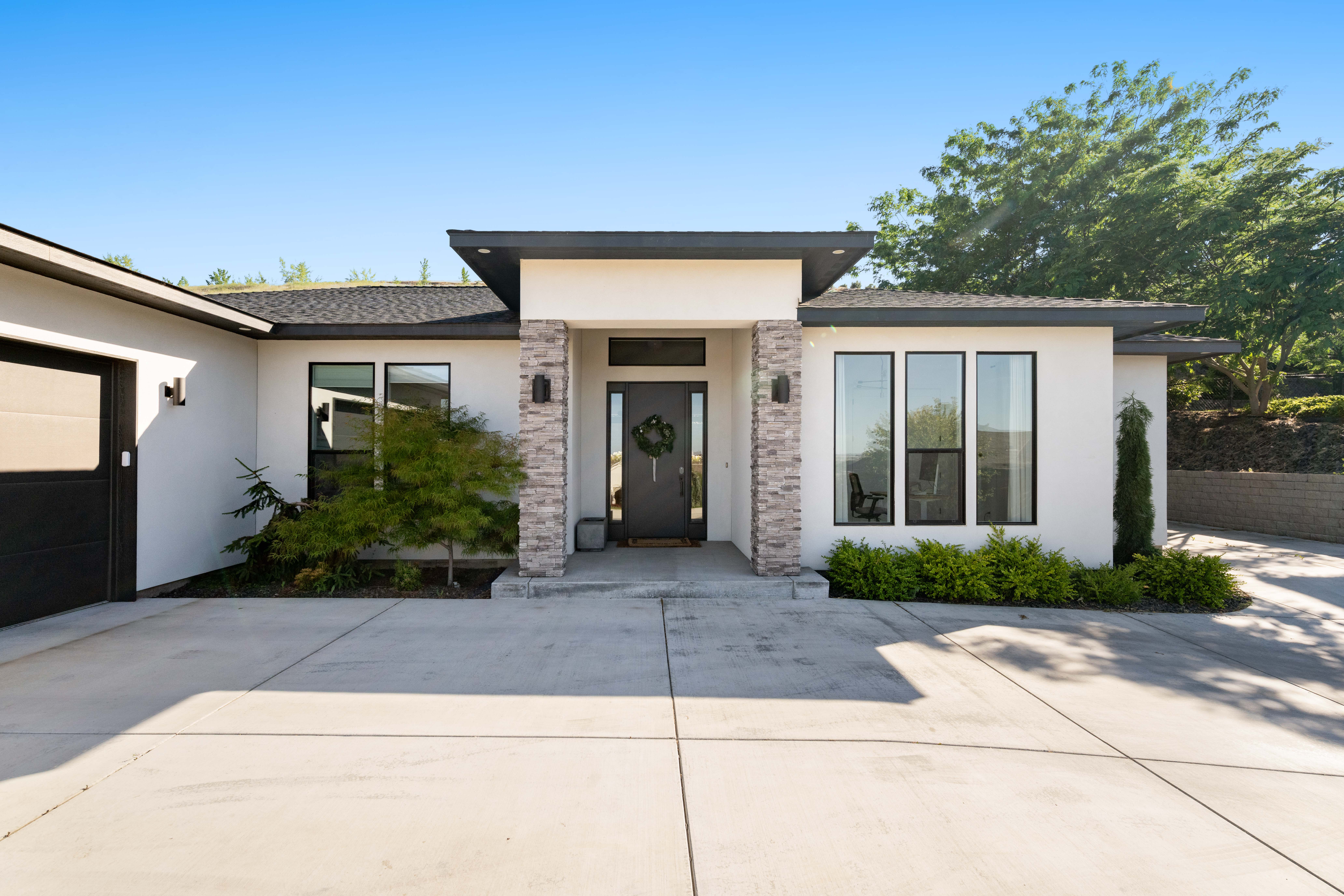  Light Filled Modern Home + Flexible Living Space - 物件實景