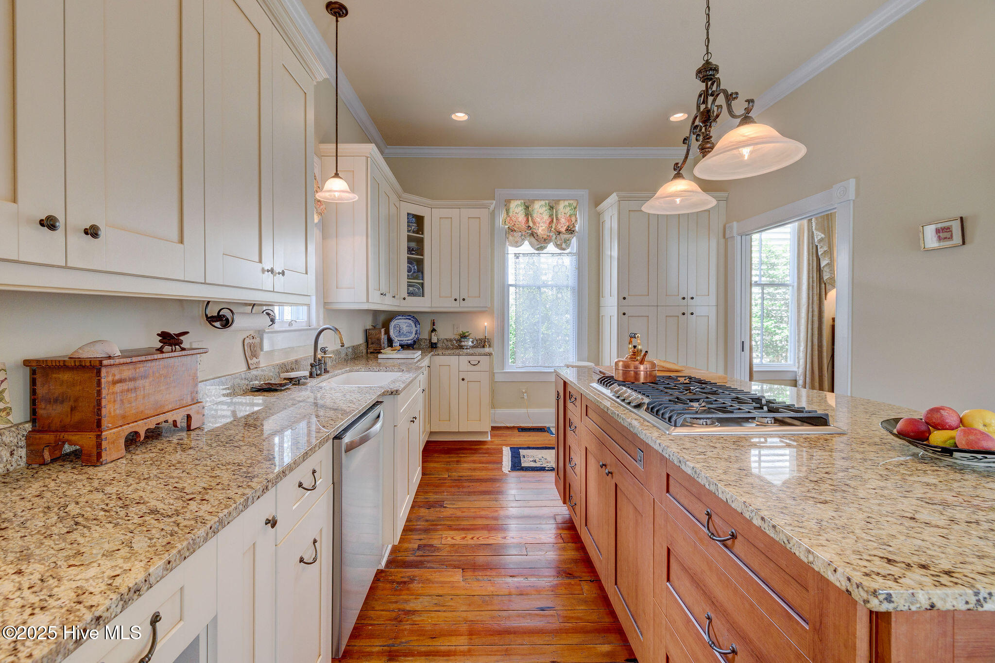 Wilmington, North Carolina, 28401, United States, 4 Bedrooms Bedrooms, ,3 BathroomsBathrooms,Residential,For Sale,1874502