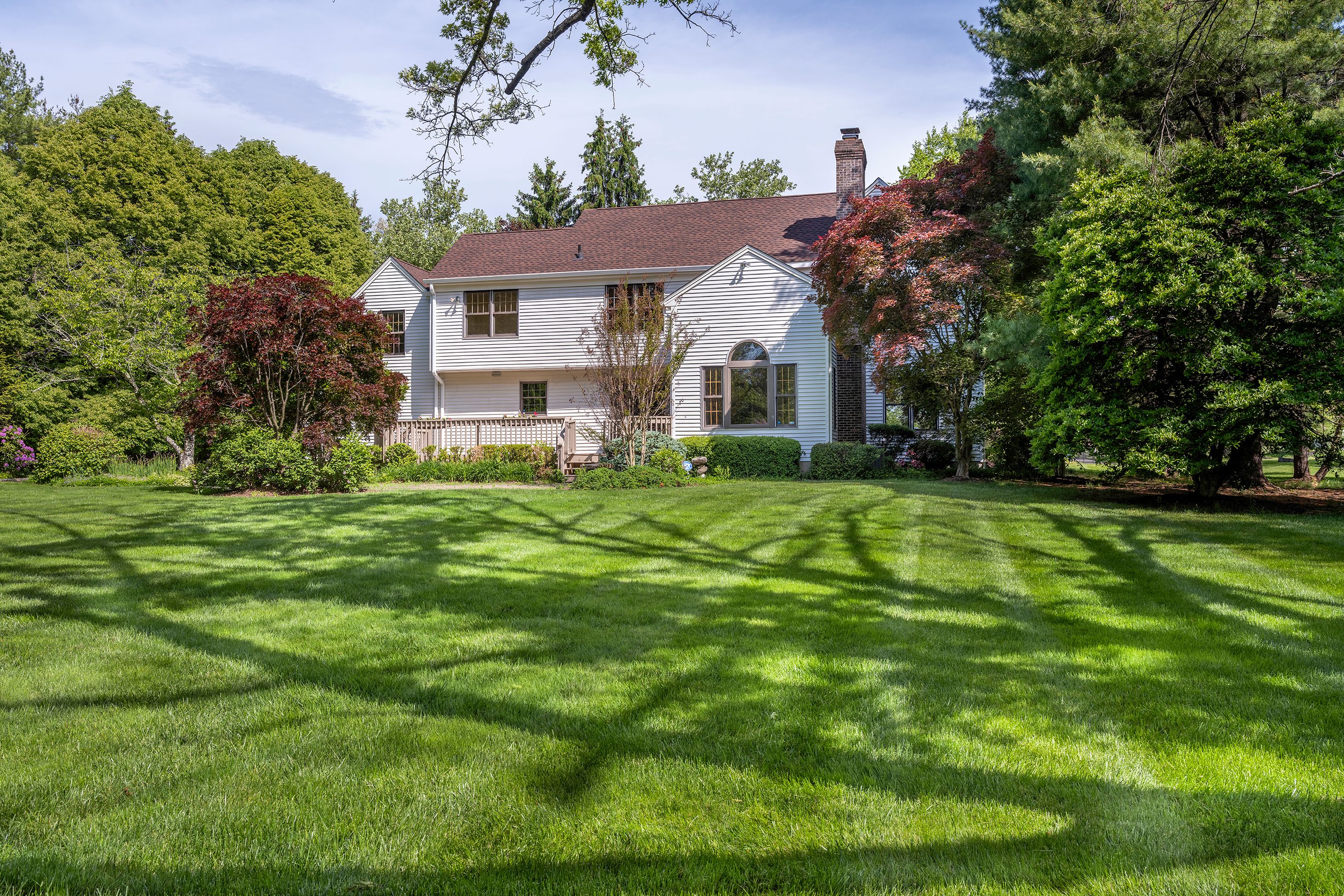  A Garden-Framed Setting in Bainbridge Estates - 物件實景