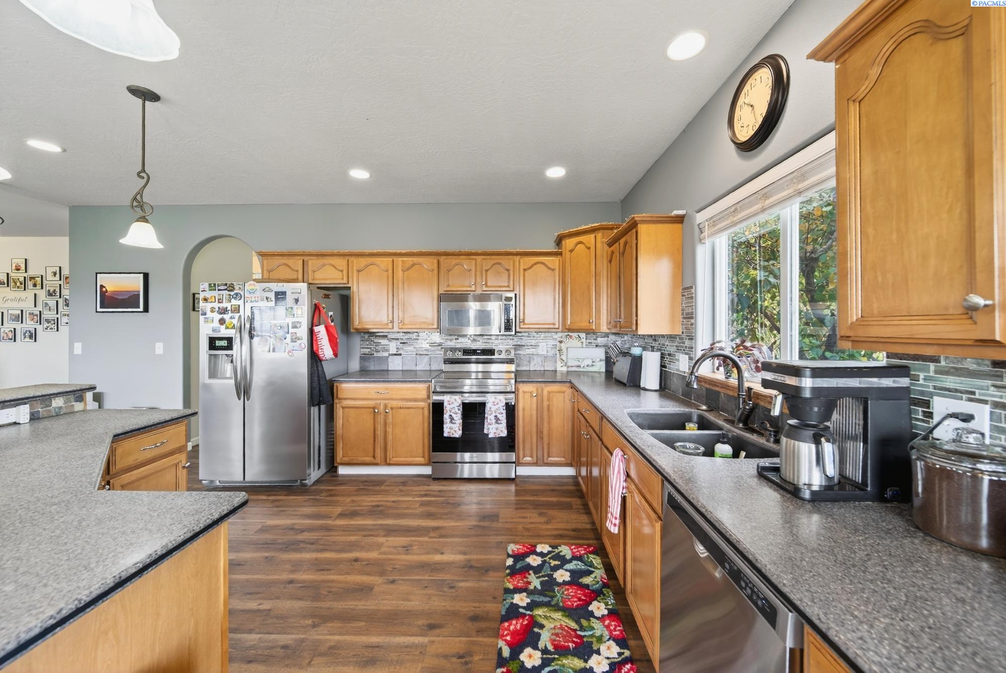 Prosser, Washington, 99350, United States, 3 Bedrooms Bedrooms, ,2 BathroomsBathrooms,Residential,For Sale,1964108