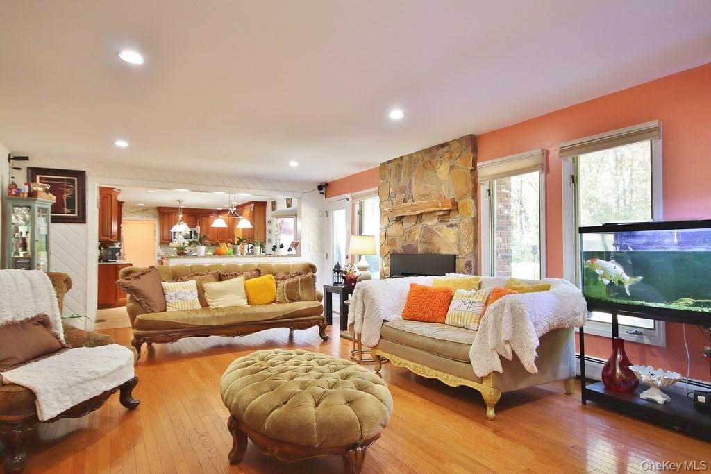 Chester, New York, 10918, United States, 4 Bedrooms Bedrooms, ,4 BathroomsBathrooms,Residential,For Sale,1979405