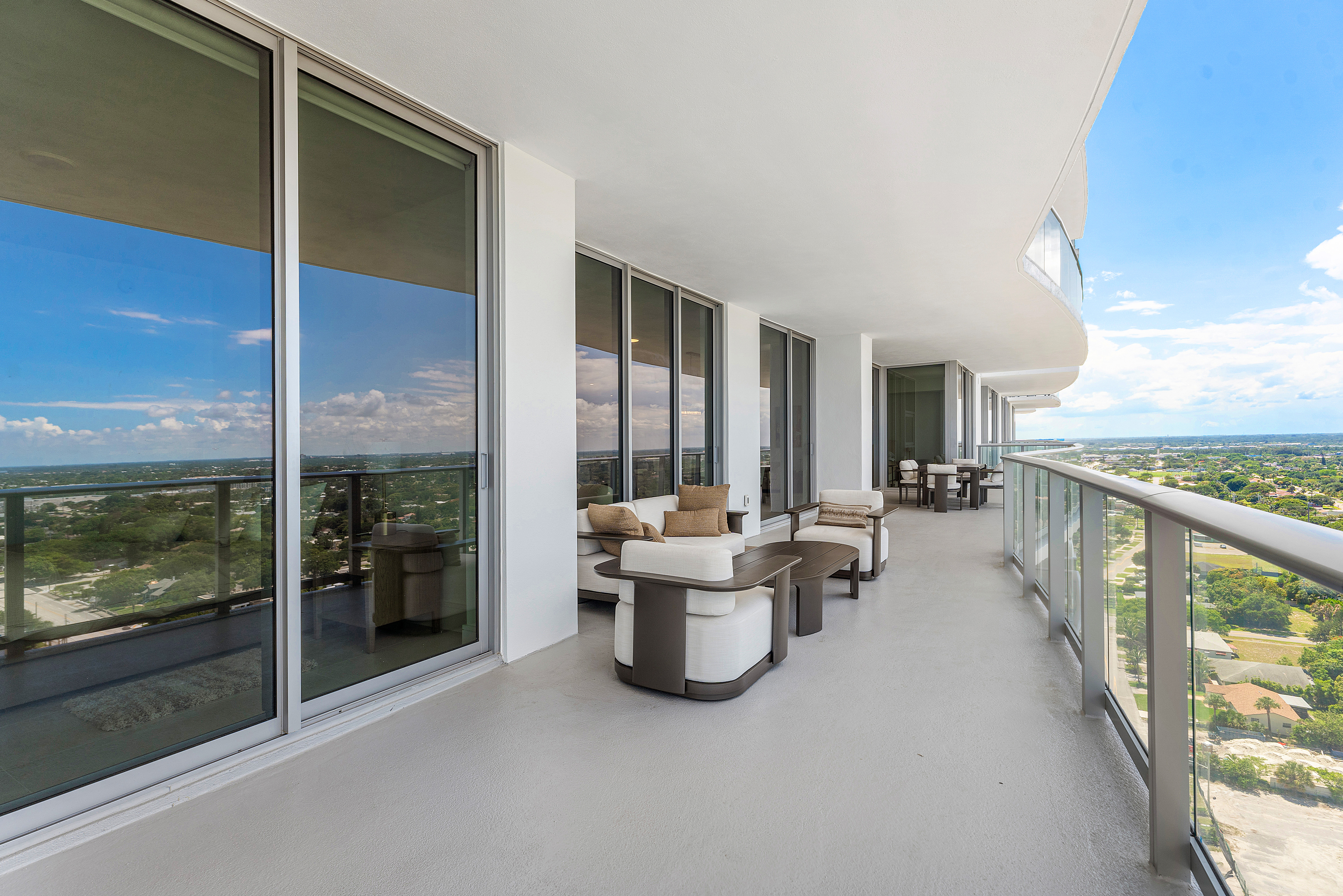  220 Lake Shore Drive, Lake Park, FL, 33403 - 物件實景