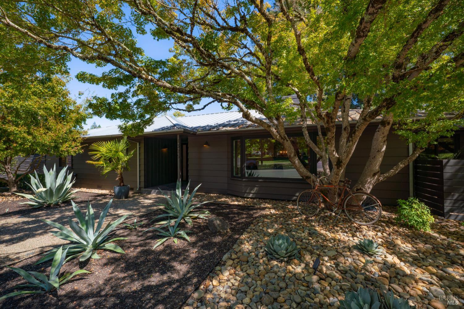 St. Helena, California, 94574, United States, 3 Bedrooms Bedrooms, ,3 BathroomsBathrooms,Residential,For Sale,1941008