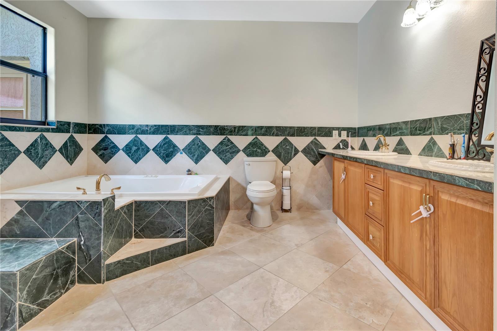 CENTER HILL, Florida, 33514, United States, 5 Bedrooms Bedrooms, ,4 BathroomsBathrooms,Residential,For Sale,1919942